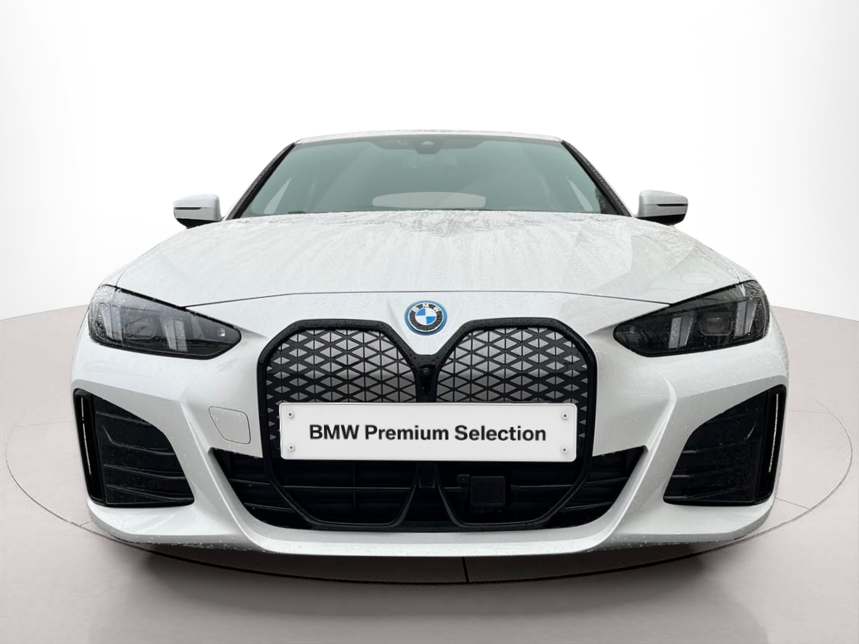 Fotos de BMW i4 i4 eDrive40 color Blanco. Año 2024. 250KW(340CV). Elétrico. En concesionario A MatosCar Guarda - Comércio Automóvel, S.A. de Guarda