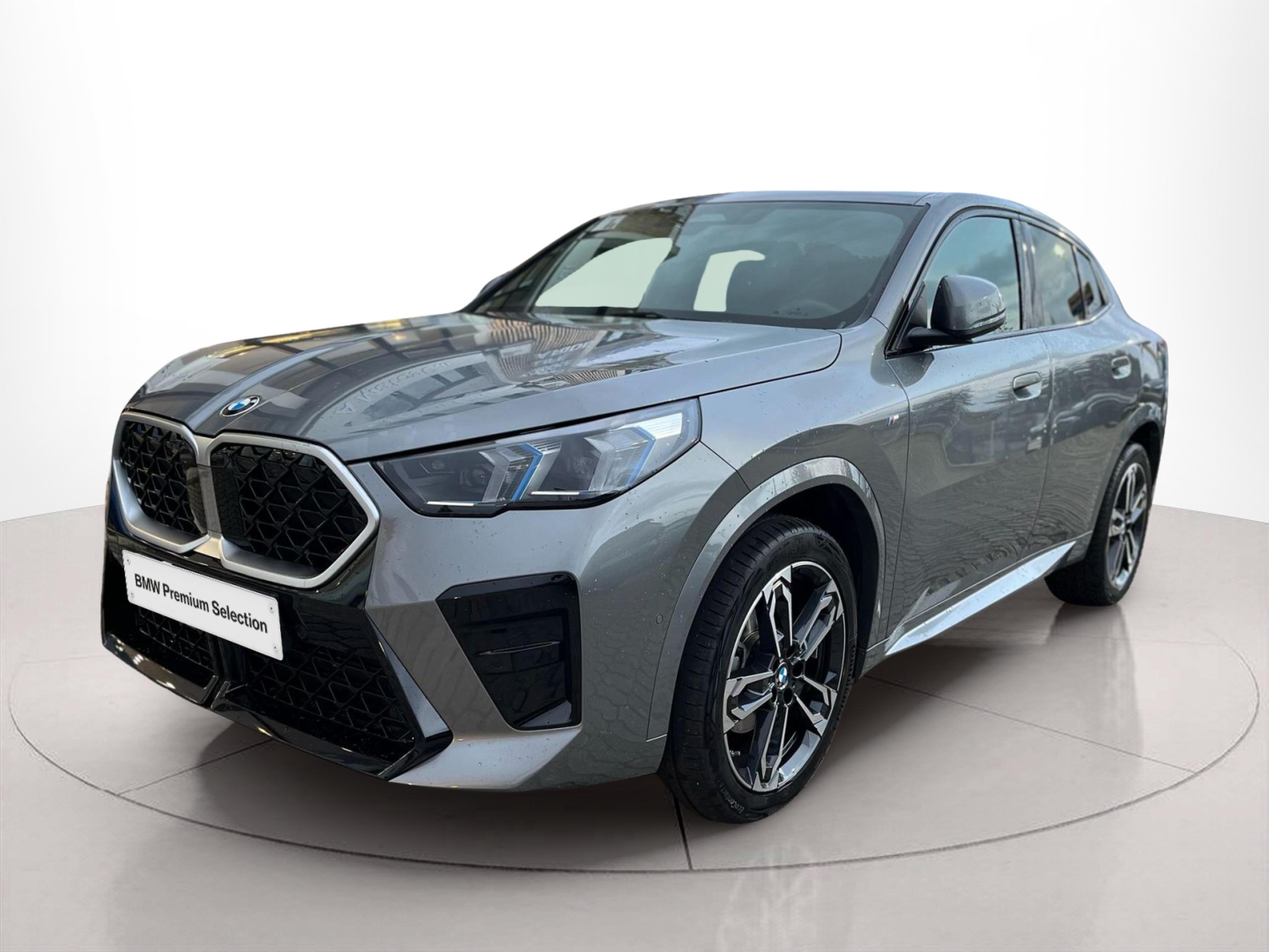 Fotos de BMW X2 sDrive18d color Gris. Año 2025. 110KW(150CV). Diesel. En concesionario A MatosCar Guarda - Comércio Automóvel, S.A. de Guarda
