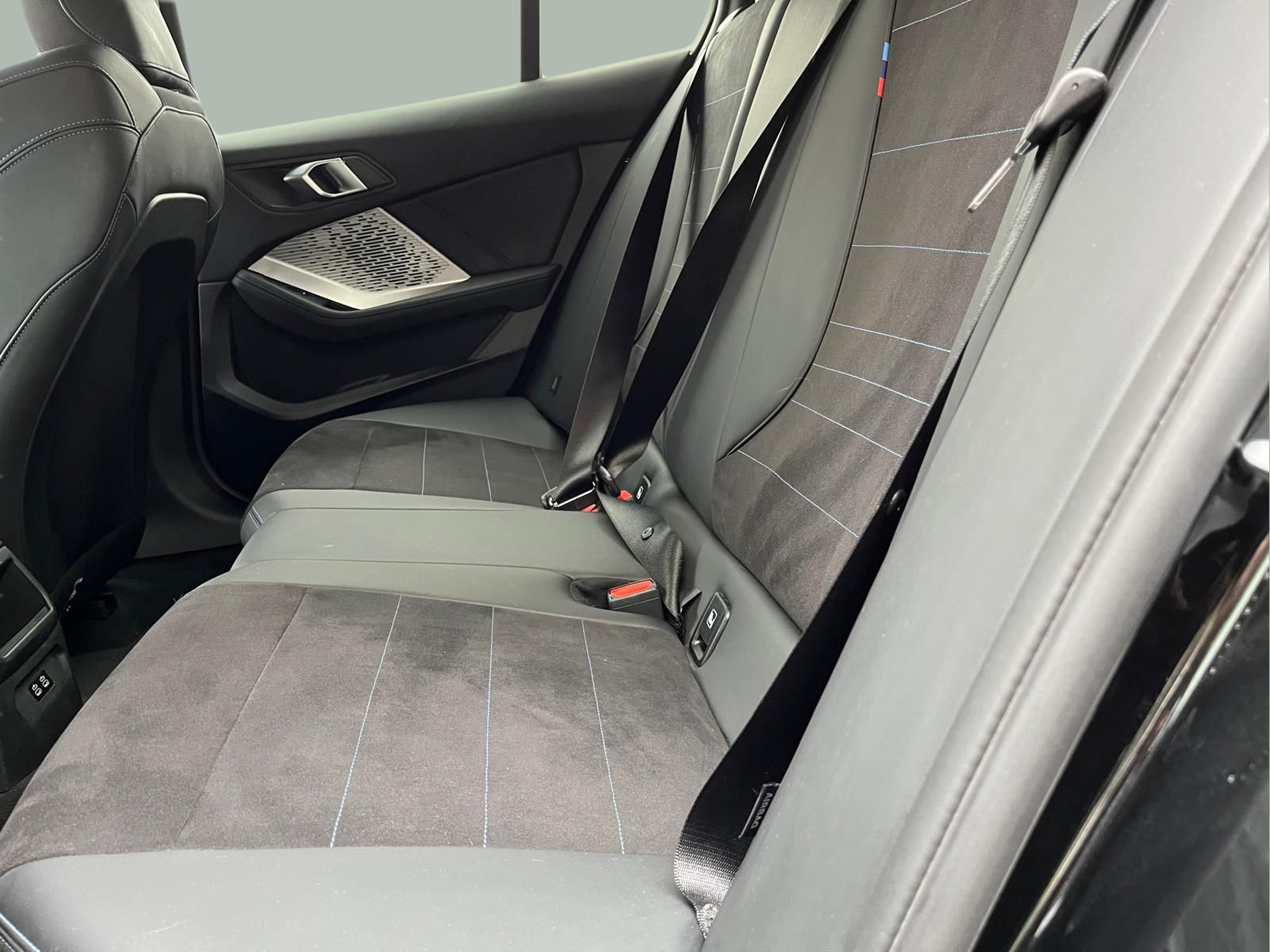 BMW Série 1 116i color Negro. Año 2025. 90KW(122CV). Gasolina. En concesionario A MatosCar Guarda - Comércio Automóvel, S.A. de Guarda