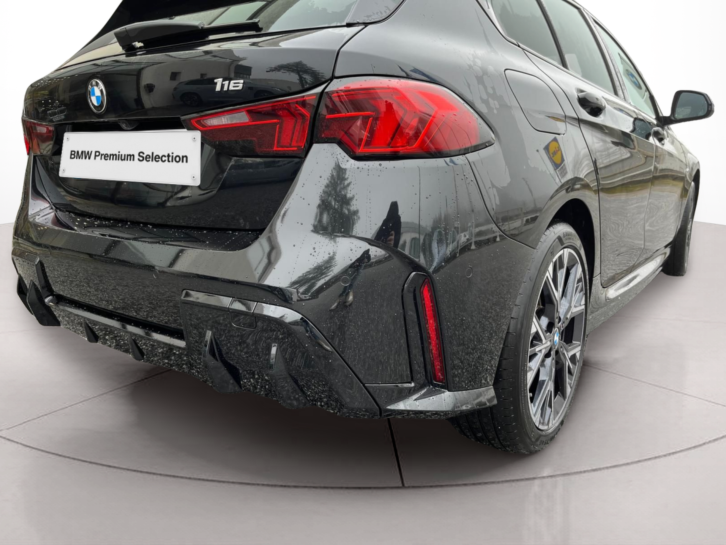 BMW Série 1 116i color Negro. Año 2025. 90KW(122CV). Gasolina. En concesionario A MatosCar Guarda - Comércio Automóvel, S.A. de Guarda