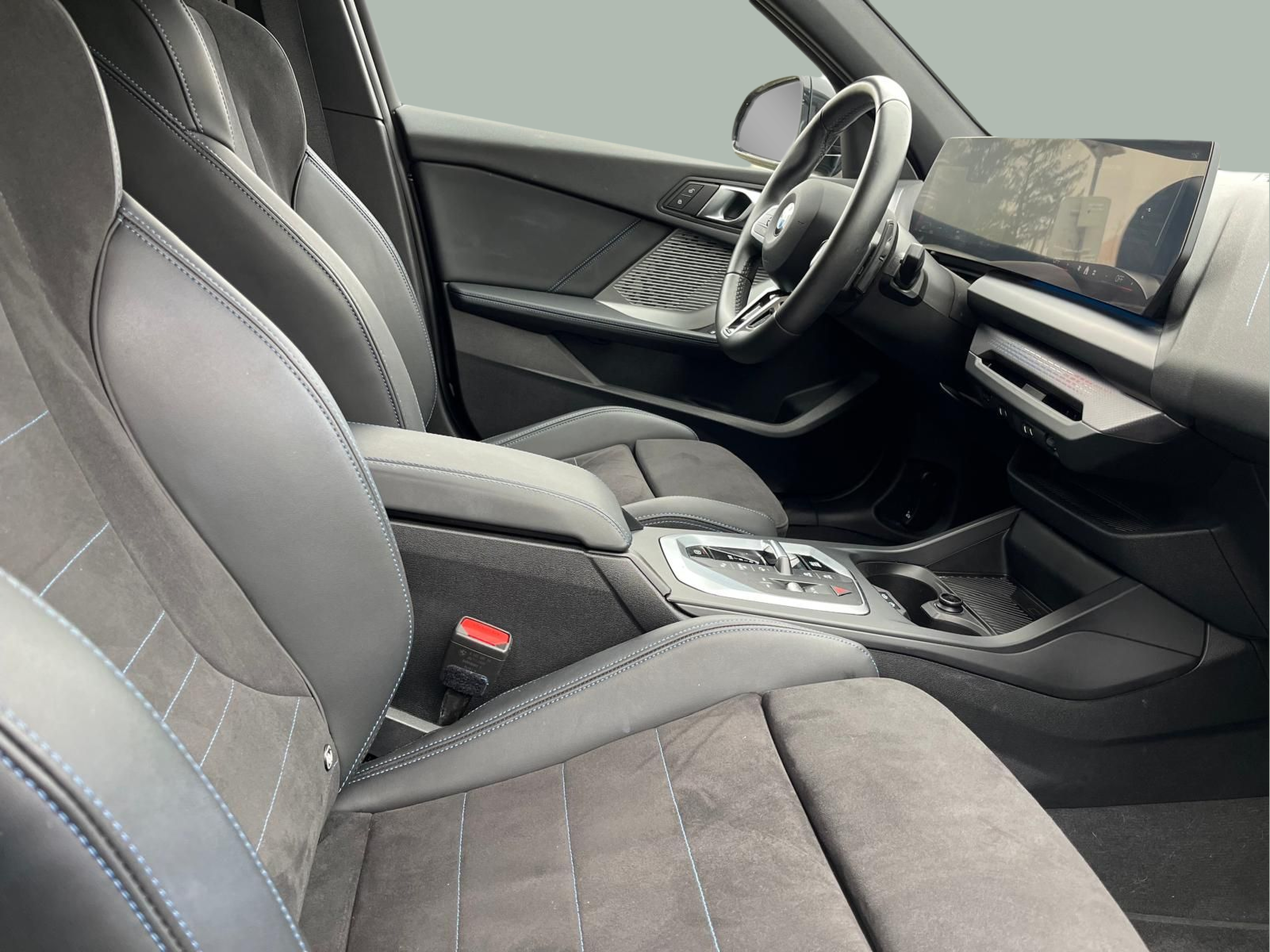 BMW Série 1 116i color Negro. Año 2025. 90KW(122CV). Gasolina. En concesionario A MatosCar Guarda - Comércio Automóvel, S.A. de Guarda