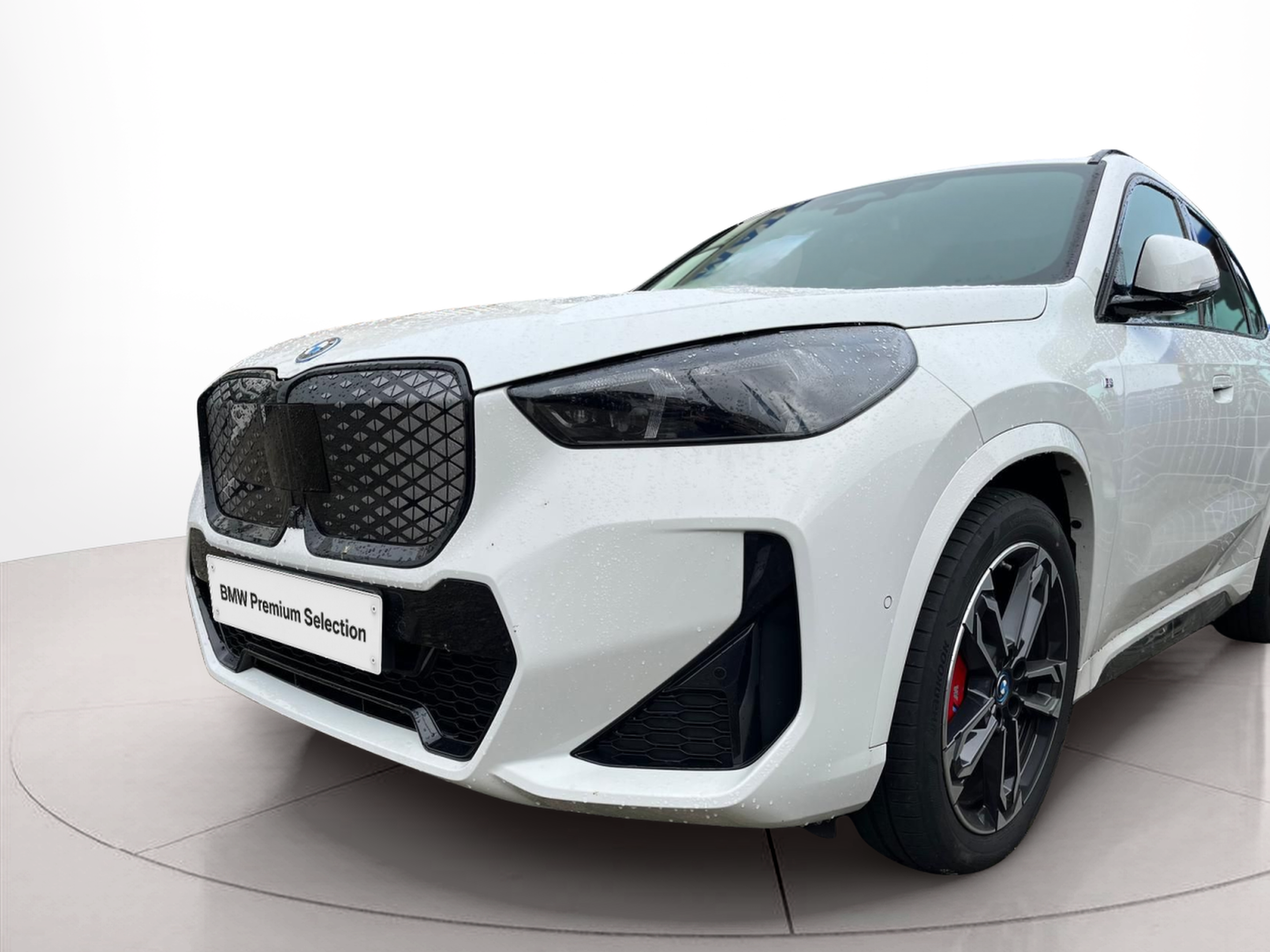 BMW iX1 eDrive20 color Blanco. Año 2025. 150KW(204CV). Elétrico. En concesionario A MatosCar Guarda - Comércio Automóvel, S.A. de Guarda