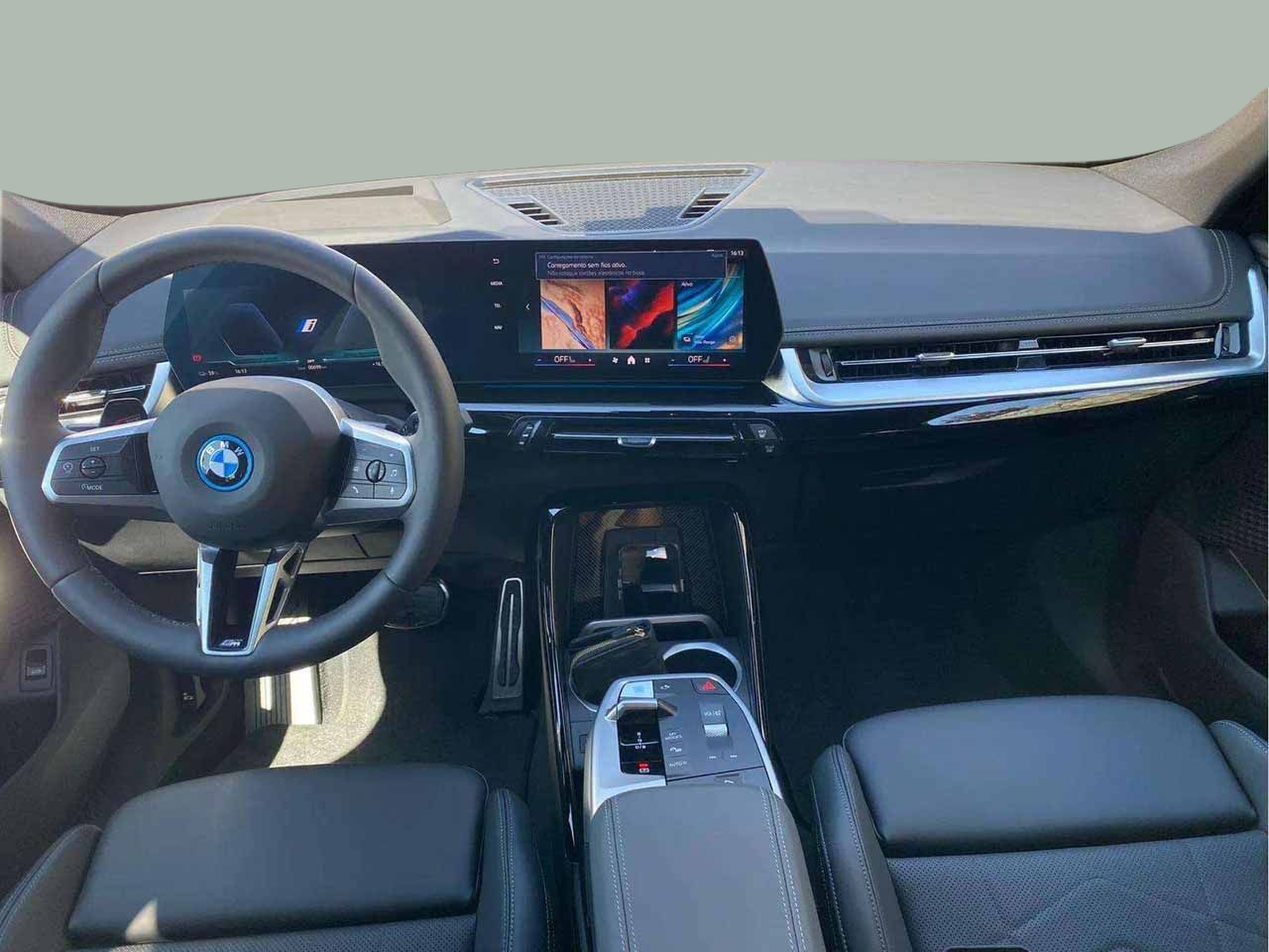 BMW iX1 eDrive20 color Blanco. Año 2025. 150KW(204CV). Elétrico. En concesionario A MatosCar Guarda - Comércio Automóvel, S.A. de Guarda