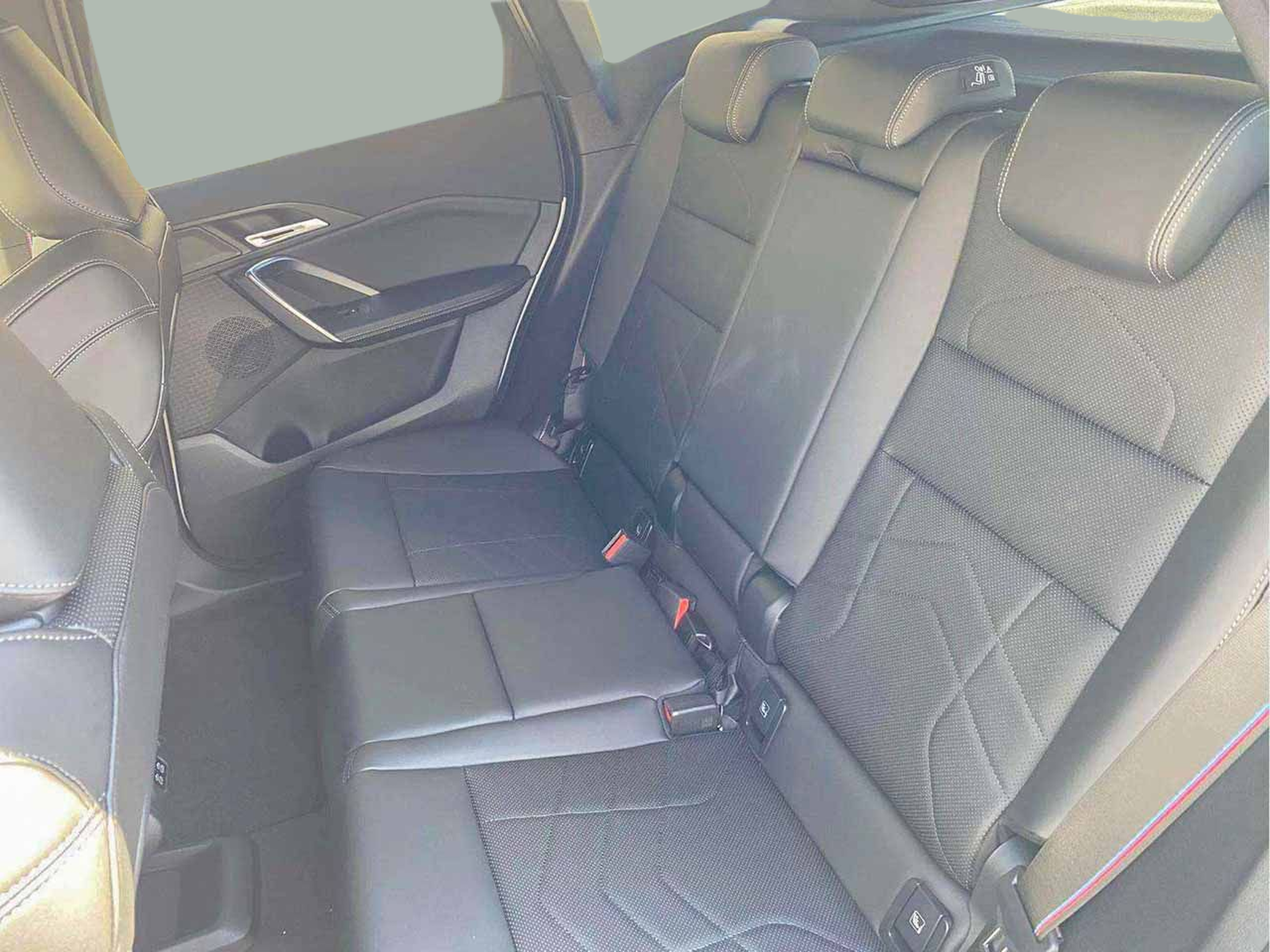 BMW iX1 eDrive20 color Blanco. Año 2025. 150KW(204CV). Elétrico. En concesionario A MatosCar Guarda - Comércio Automóvel, S.A. de Guarda