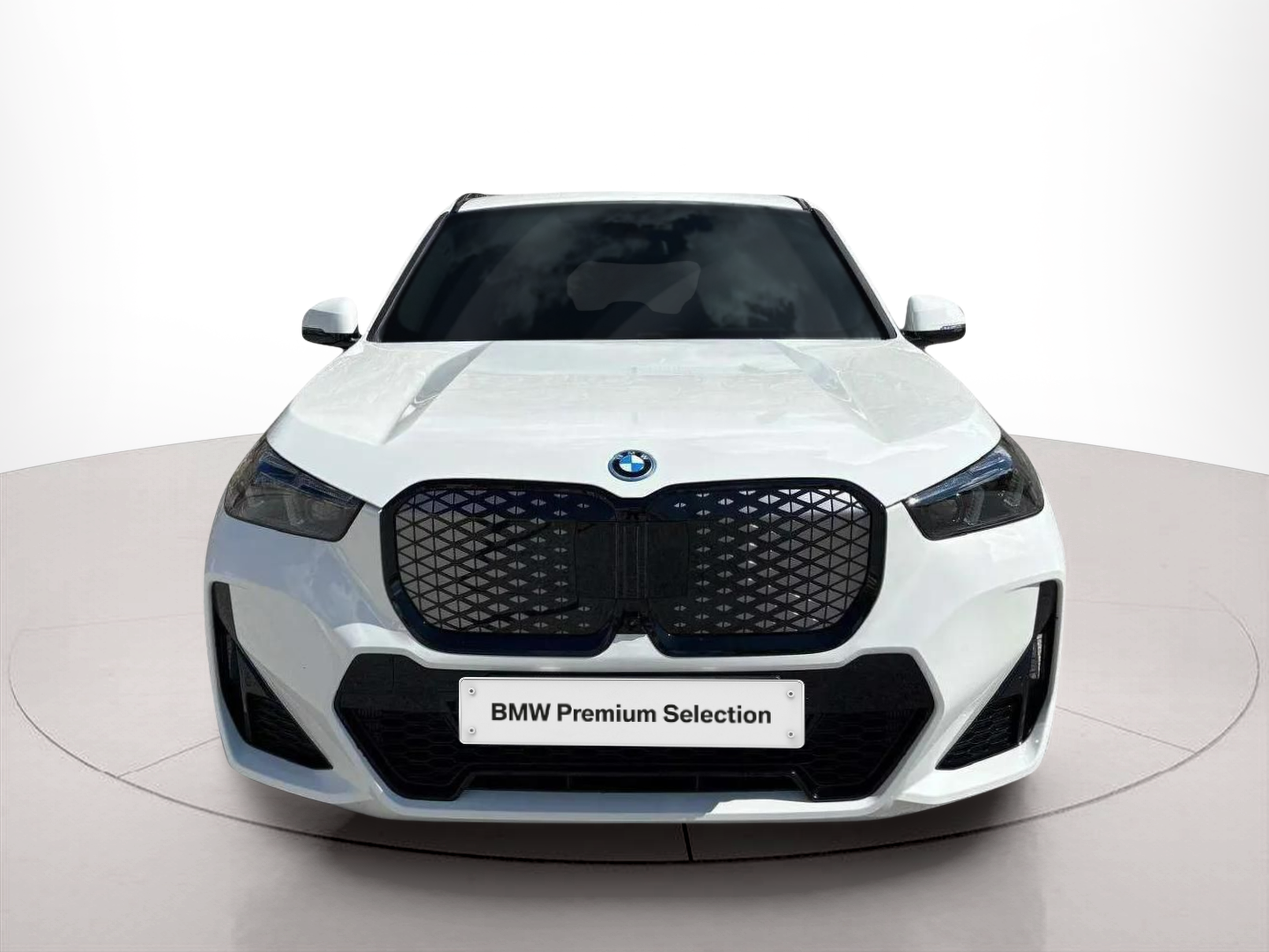 Fotos de BMW iX1 eDrive20 color Blanco. Año 2025. 150KW(204CV). Elétrico. En concesionario A MatosCar Guarda - Comércio Automóvel, S.A. de Guarda