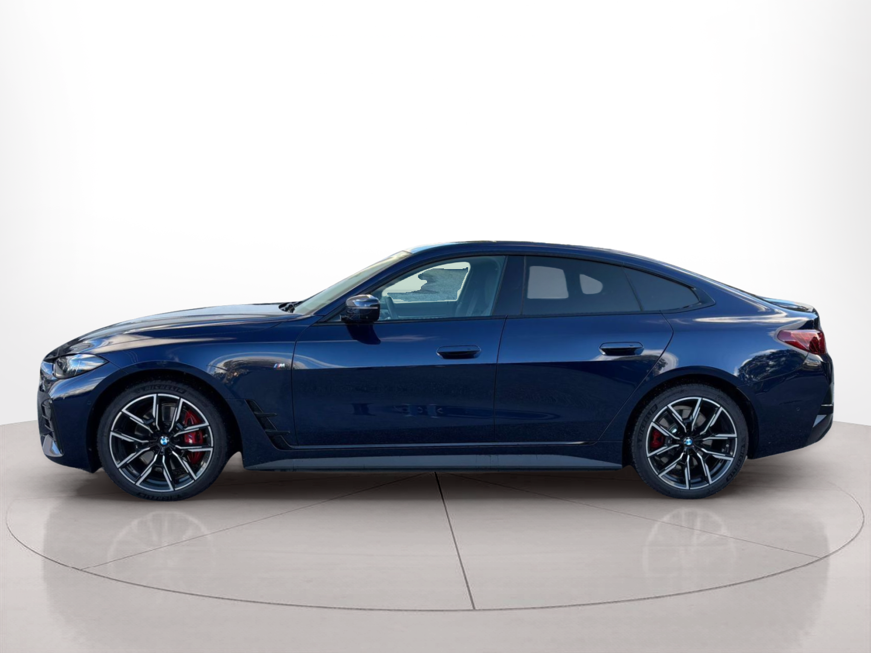 Fotos de BMW i4 i4 eDrive40 color Azul. Año 2025. 250KW(340CV). Elétrico. En concesionario A MatosCar Guarda - Comércio Automóvel, S.A. de Guarda