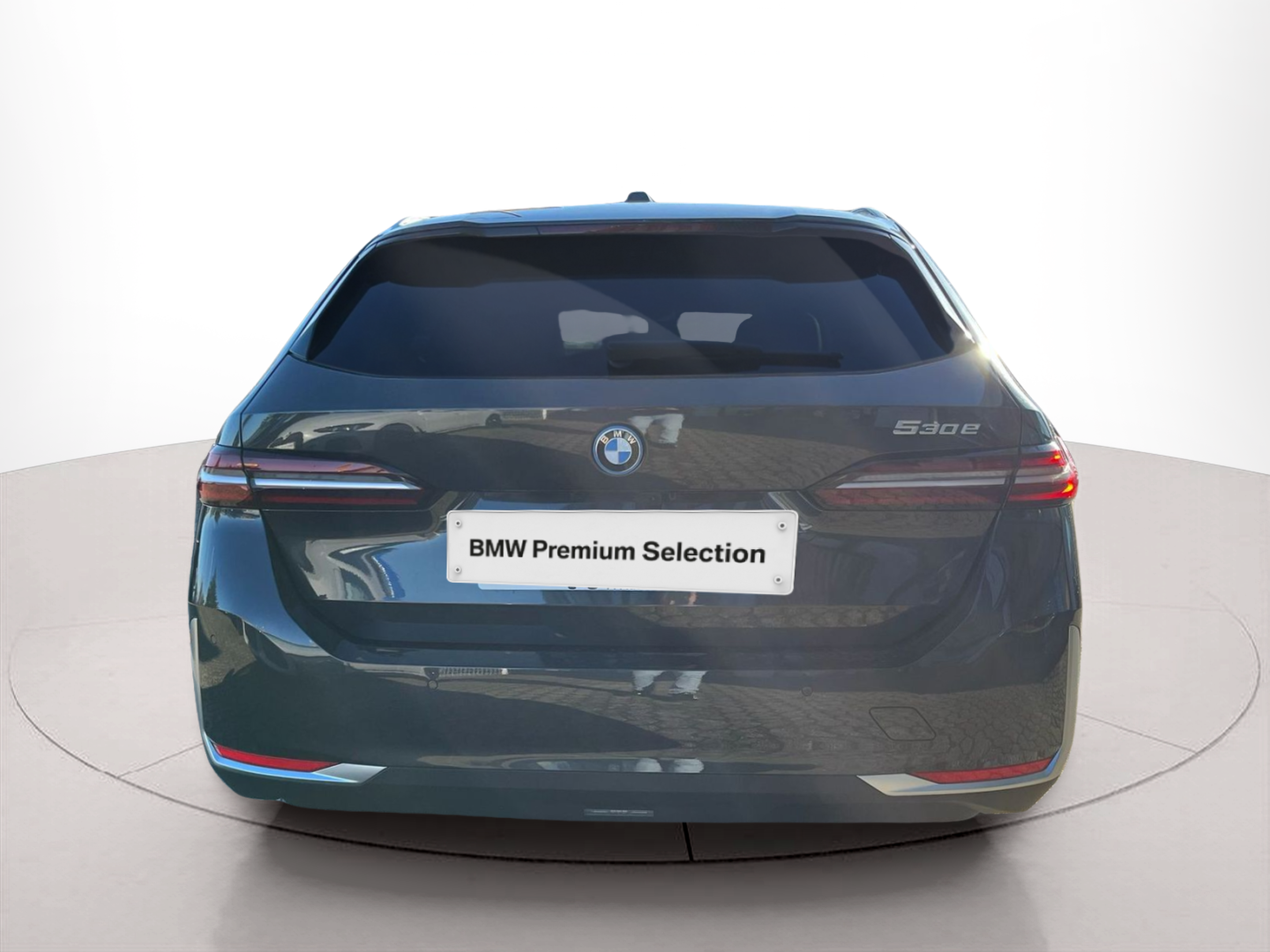 BMW Série 5 530e Touring color Gris. Año 2025. 220KW(299CV). Elétrico / Gasolina Híbrido. En concesionario A MatosCar Guarda - Comércio Automóvel, S.A. de Guarda