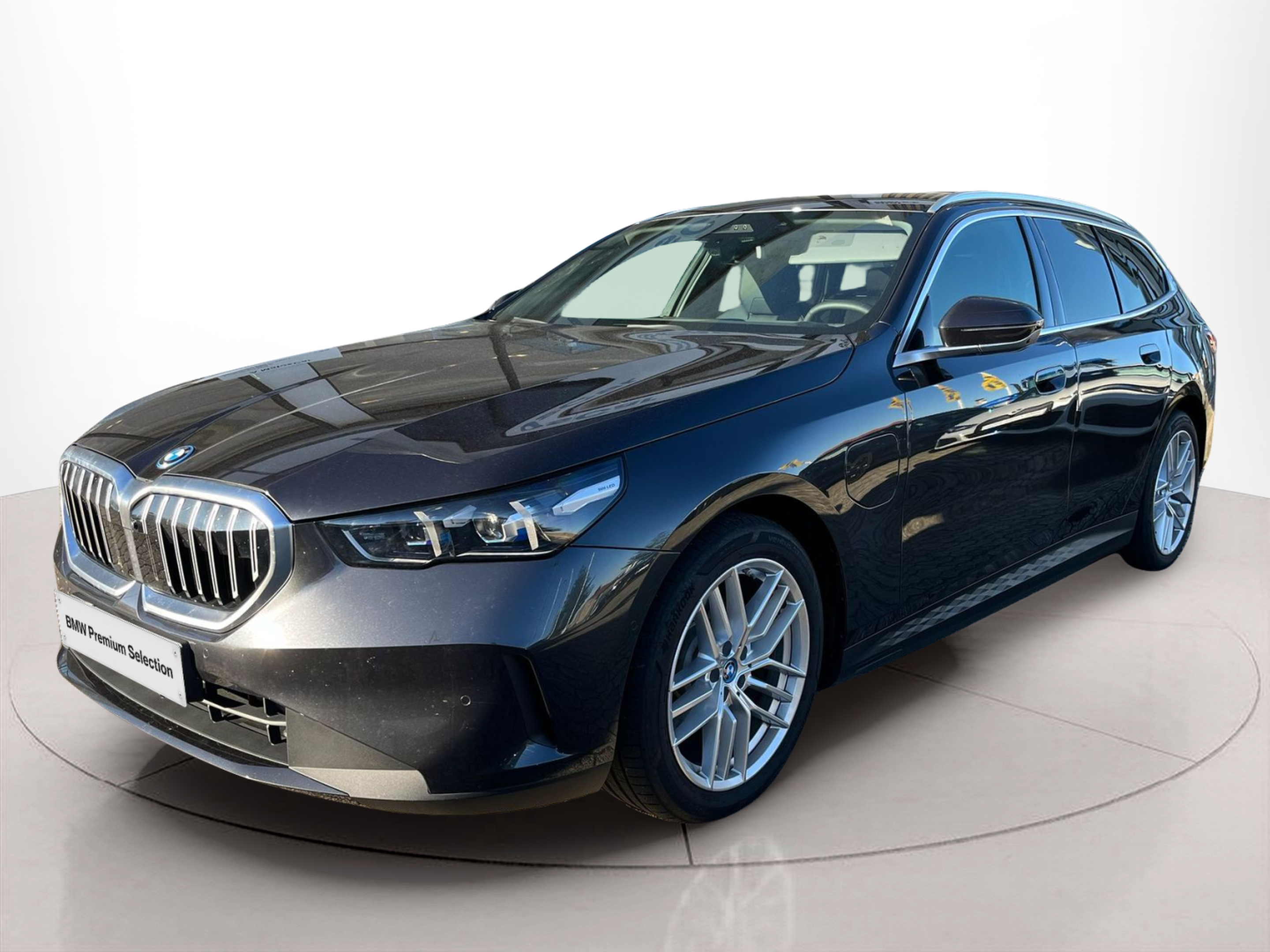 Fotos de BMW Série 5 530e Touring color Gris. Año 2025. 220KW(299CV). Elétrico / Gasolina Híbrido. En concesionario A MatosCar Guarda - Comércio Automóvel, S.A. de Guarda