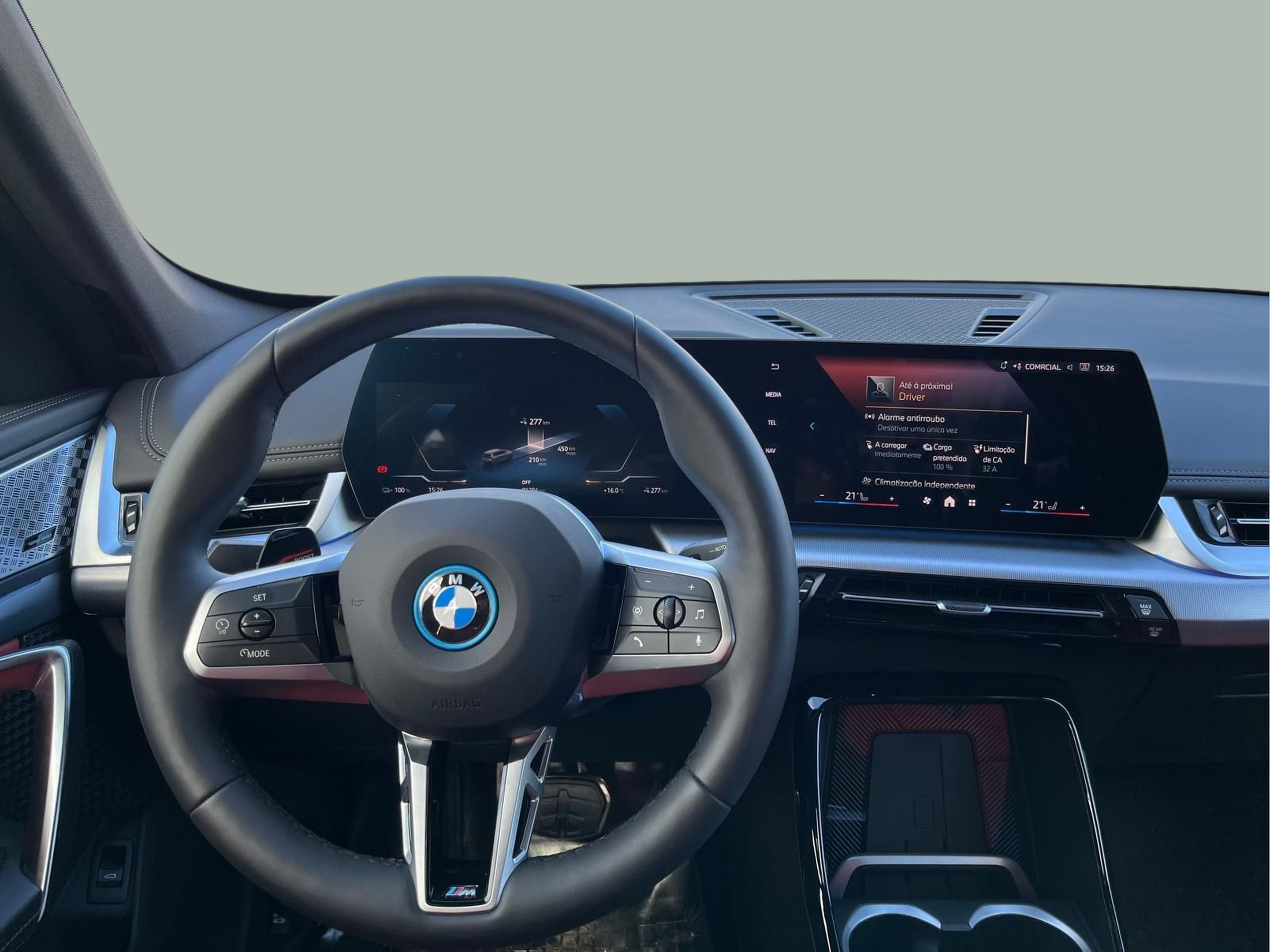 BMW iX1 eDrive20 color Gris. Año 2025. 150KW(204CV). Elétrico. En concesionario A MatosCar Guarda - Comércio Automóvel, S.A. de Guarda