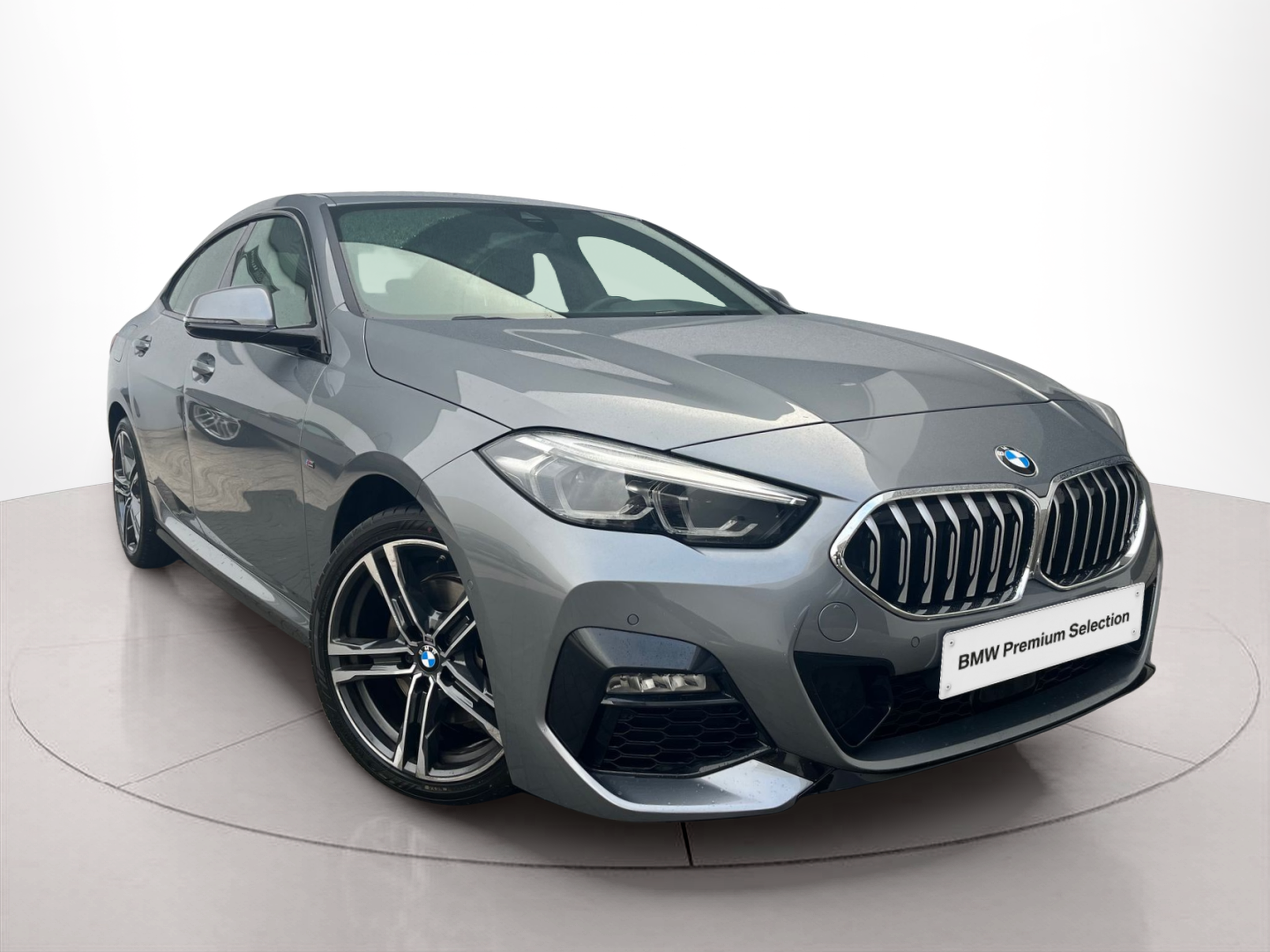 Fotos de BMW Série 2 216d Gran Coupe color Gris. Año 2024. 85KW(116CV). Diesel. En concesionario A MatosCar Évora - Comércio Automóvel, S.A. de Évora