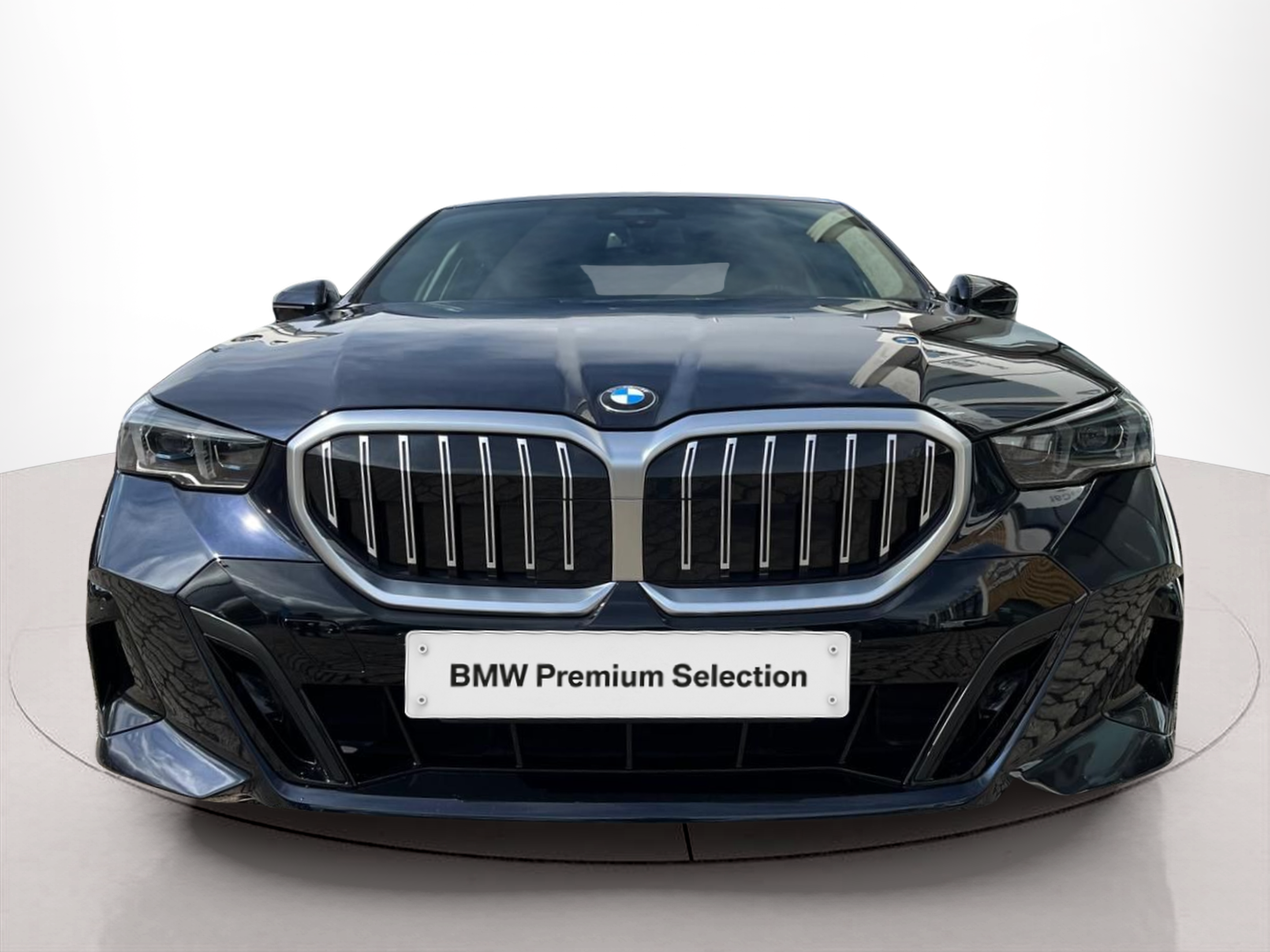 Fotos de BMW Série 5 520d Berlina color Negro. Año 2024. 145KW(197CV). Diesel. En concesionario A MatosCar Guarda - Comércio Automóvel, S.A. de Guarda