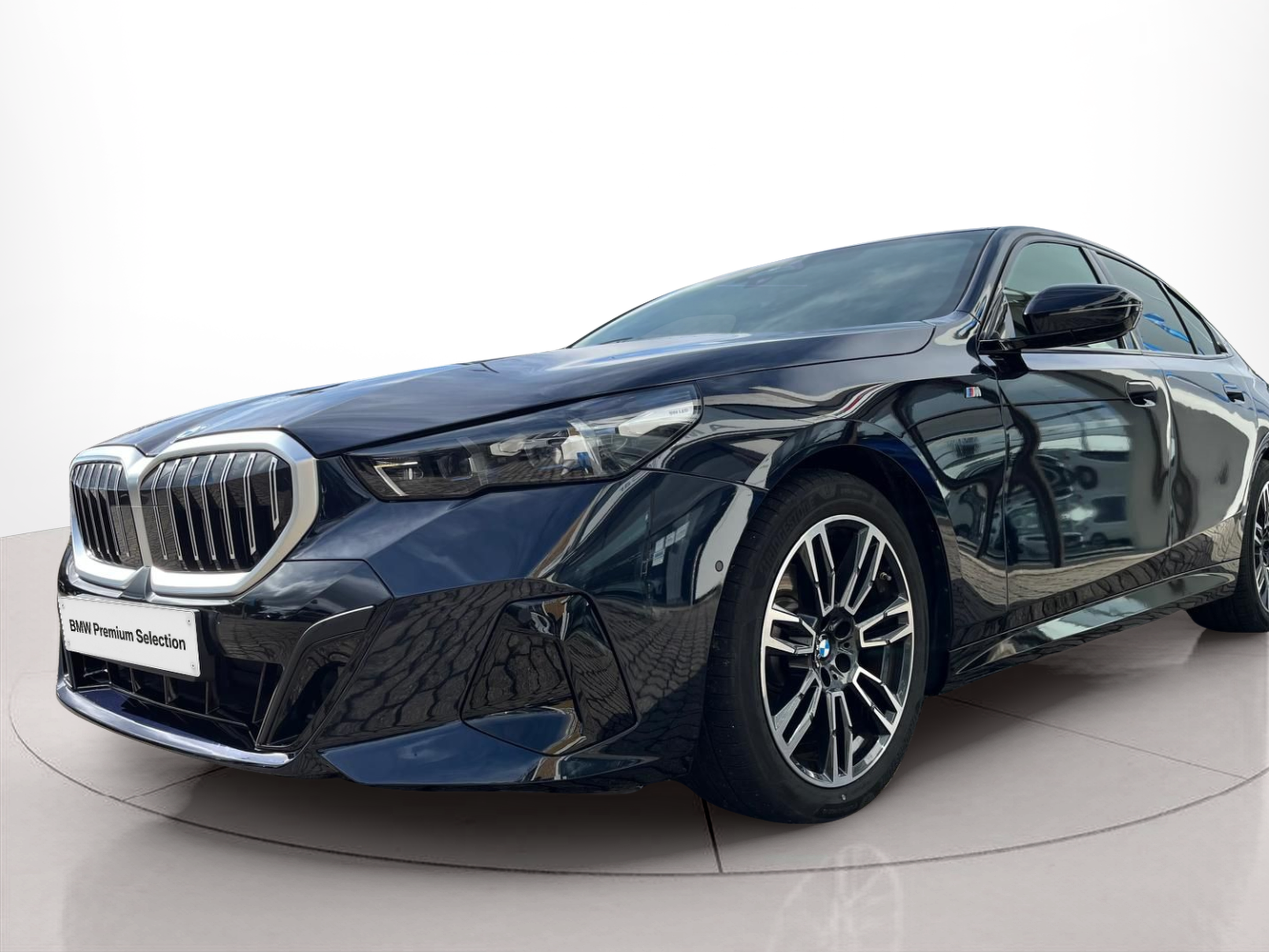 Fotos de BMW Série 5 520d Berlina color Negro. Año 2024. 145KW(197CV). Diesel. En concesionario A MatosCar Guarda - Comércio Automóvel, S.A. de Guarda
