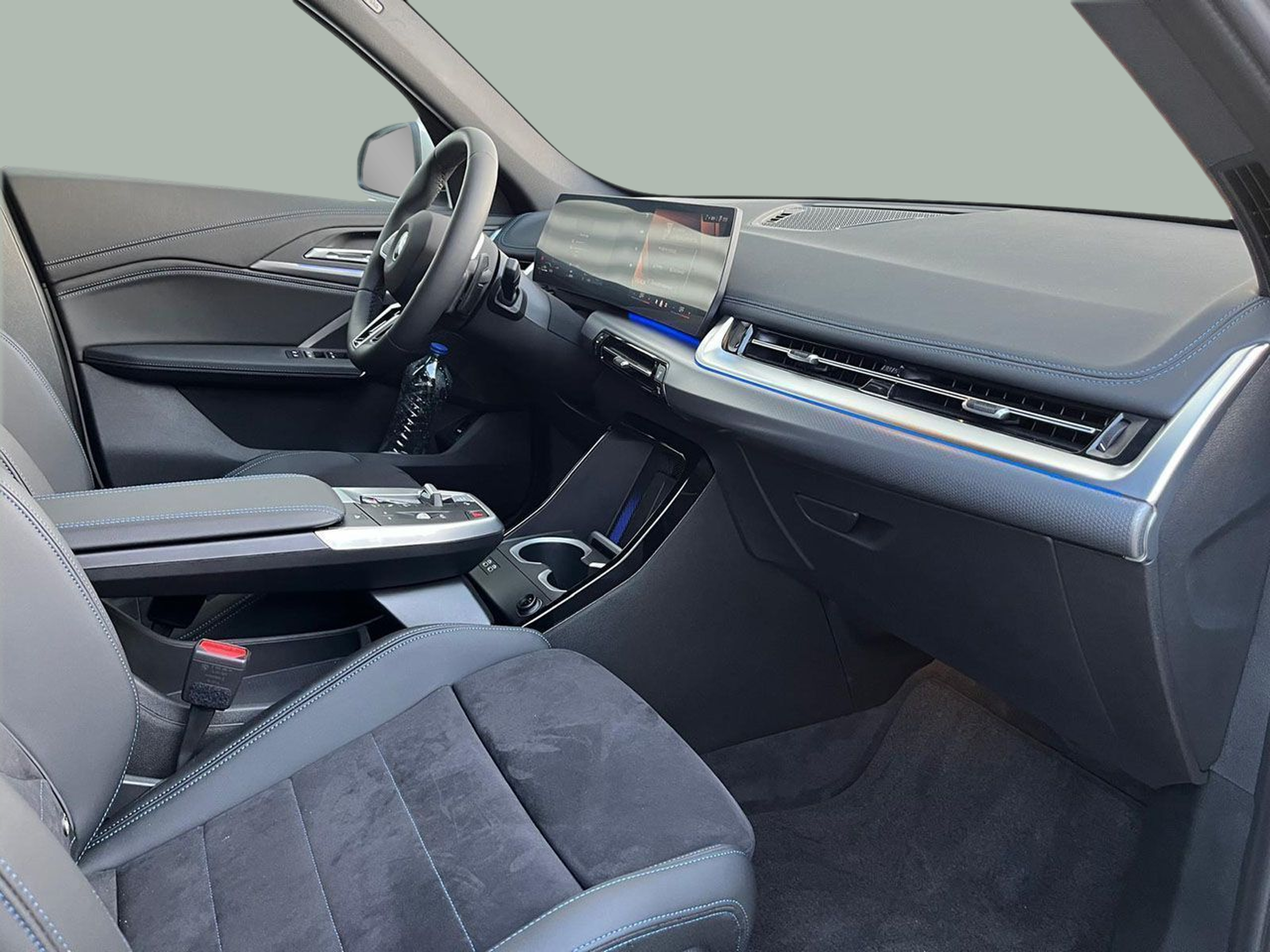 BMW X1 xDrive25e color Gris Plata. Año 2025. 180KW(245CV). Elétrico / Gasolina Híbrido. En concesionario A MatosCar Évora - Comércio Automóvel, S.A. de Évora