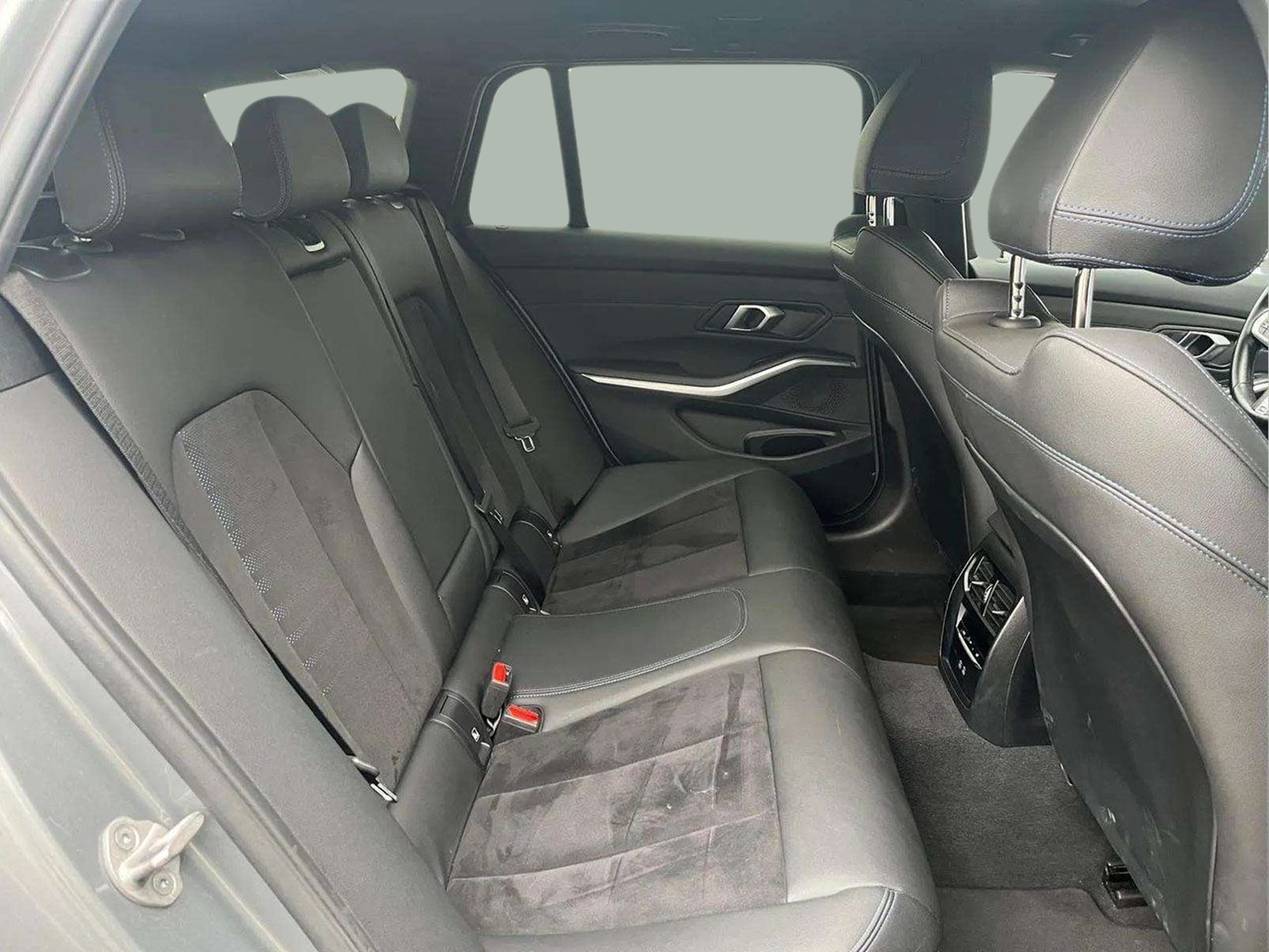 BMW Série 3 320d Touring color Gris. Año 2024. 140KW(190CV). Diesel. En concesionario A MatosCar Guarda - Comércio Automóvel, S.A. de Guarda