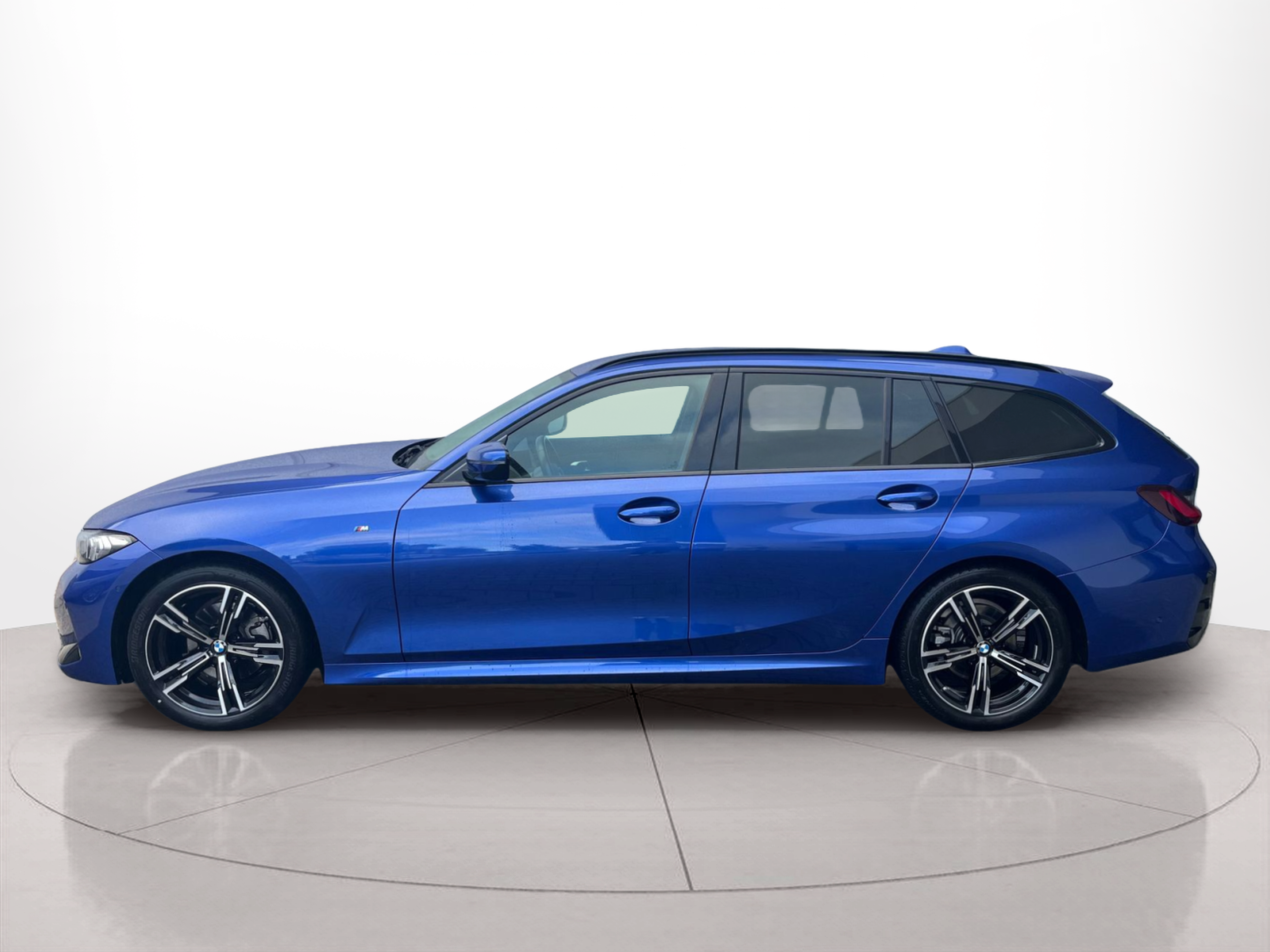 BMW Série 3 320d Touring color Azul. Año 2024. 140KW(190CV). Diesel. En concesionario A MatosCar Évora - Comércio Automóvel, S.A. de Évora