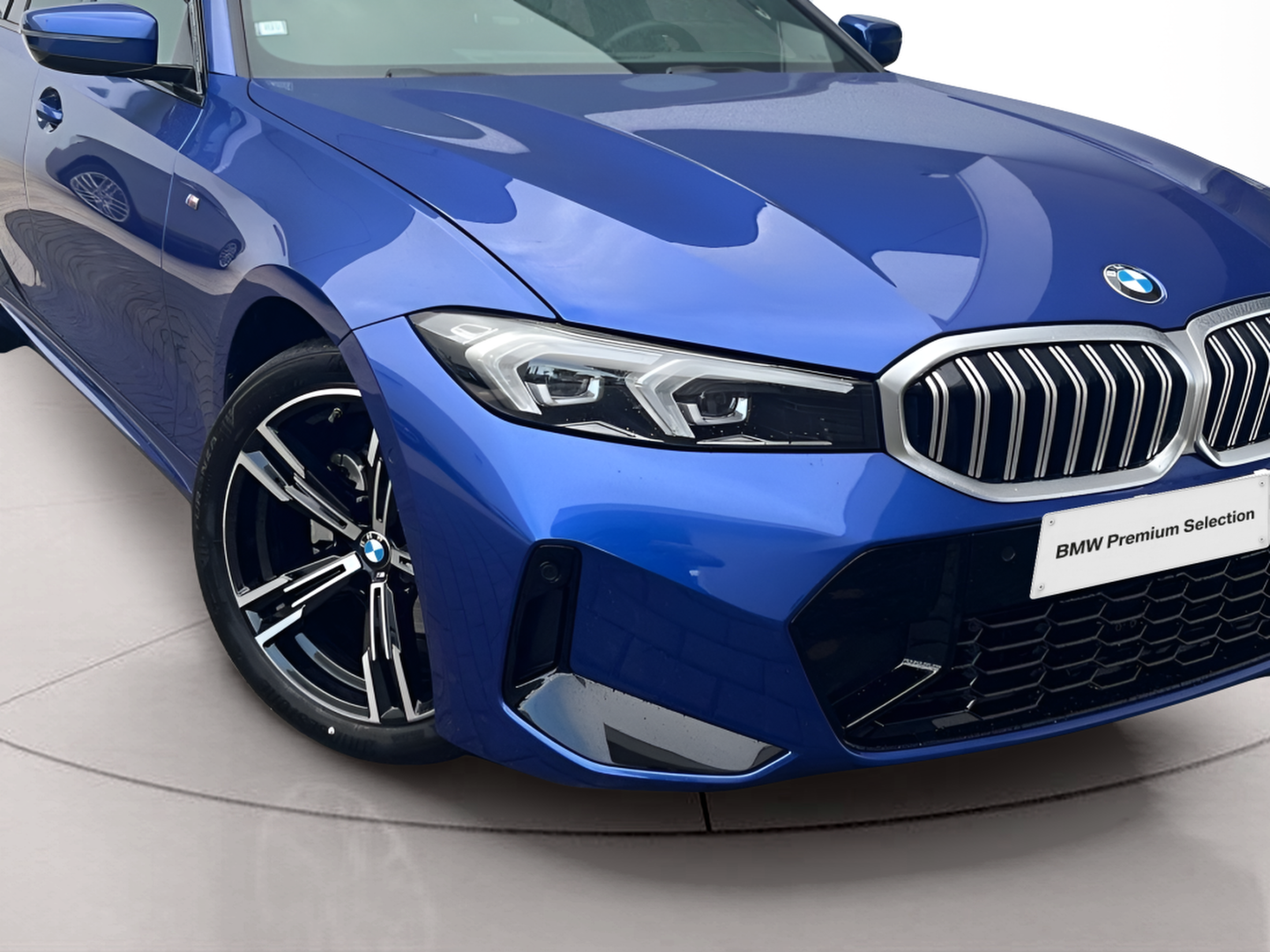 BMW Série 3 320d Touring color Azul. Año 2024. 140KW(190CV). Diesel. En concesionario A MatosCar Évora - Comércio Automóvel, S.A. de Évora