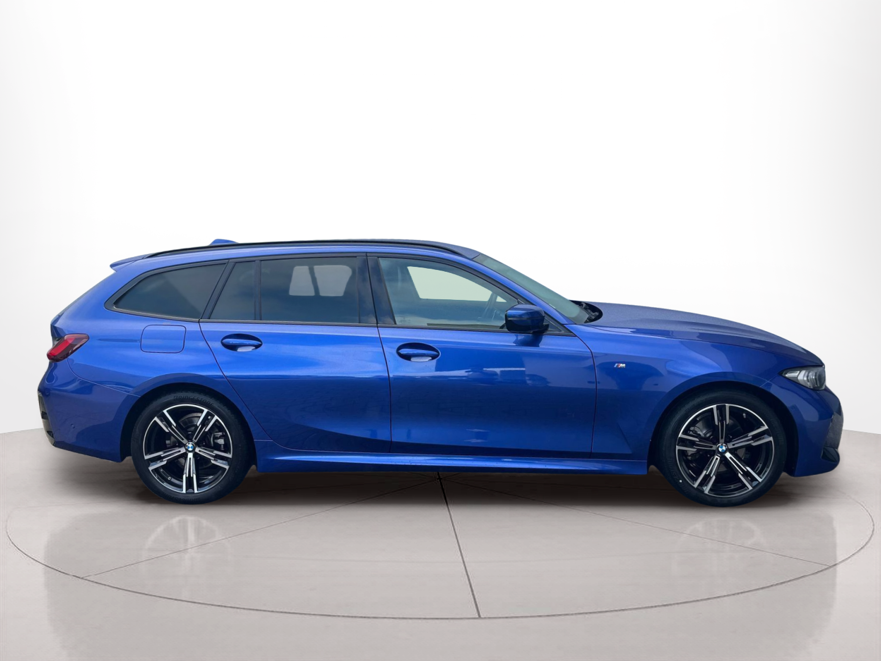 BMW Série 3 320d Touring color Azul. Año 2024. 140KW(190CV). Diesel. En concesionario A MatosCar Évora - Comércio Automóvel, S.A. de Évora