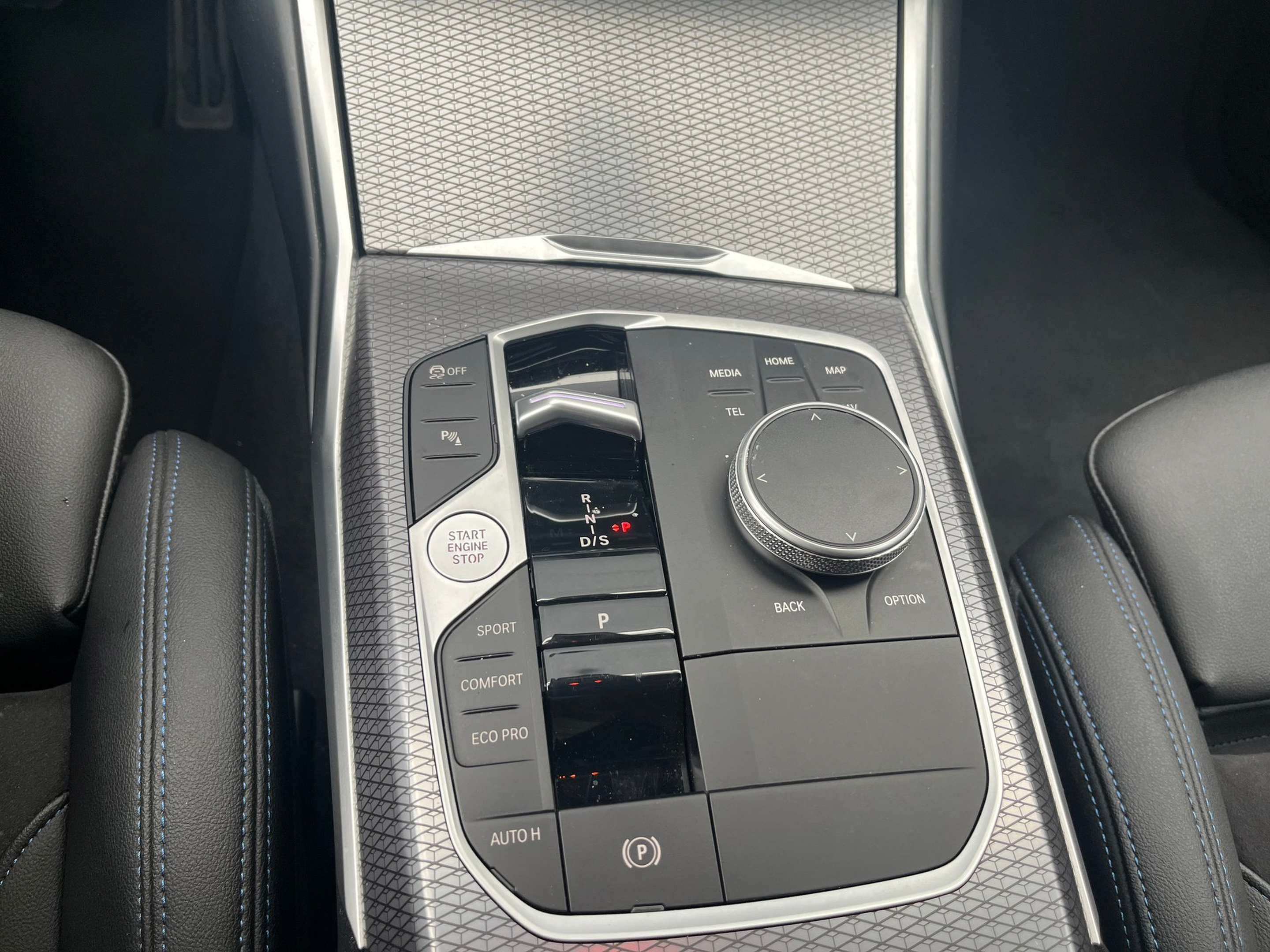 BMW Série 3 320d Touring color Azul. Año 2024. 140KW(190CV). Diesel. En concesionario A MatosCar Évora - Comércio Automóvel, S.A. de Évora