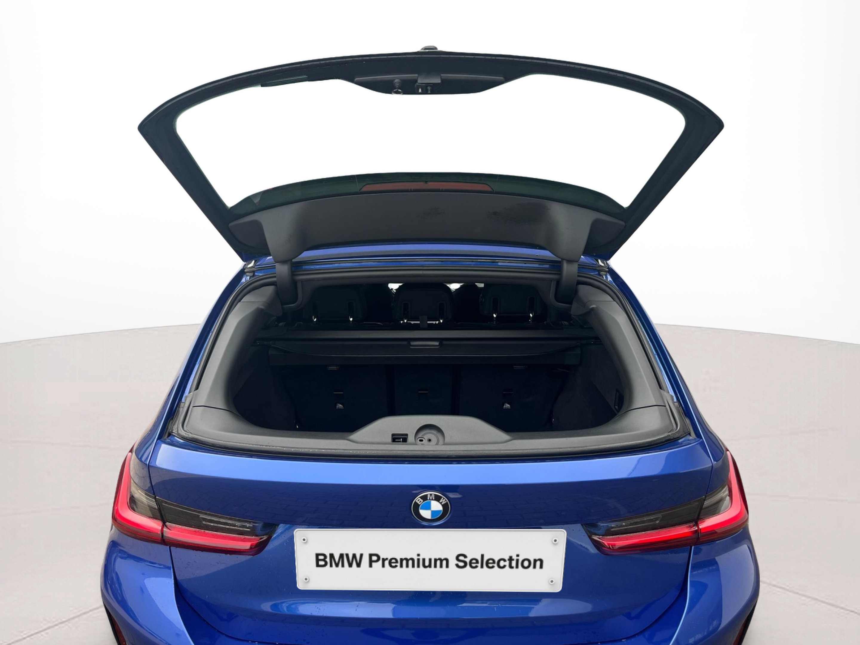 BMW Série 3 320d Touring color Azul. Año 2024. 140KW(190CV). Diesel. En concesionario A MatosCar Évora - Comércio Automóvel, S.A. de Évora