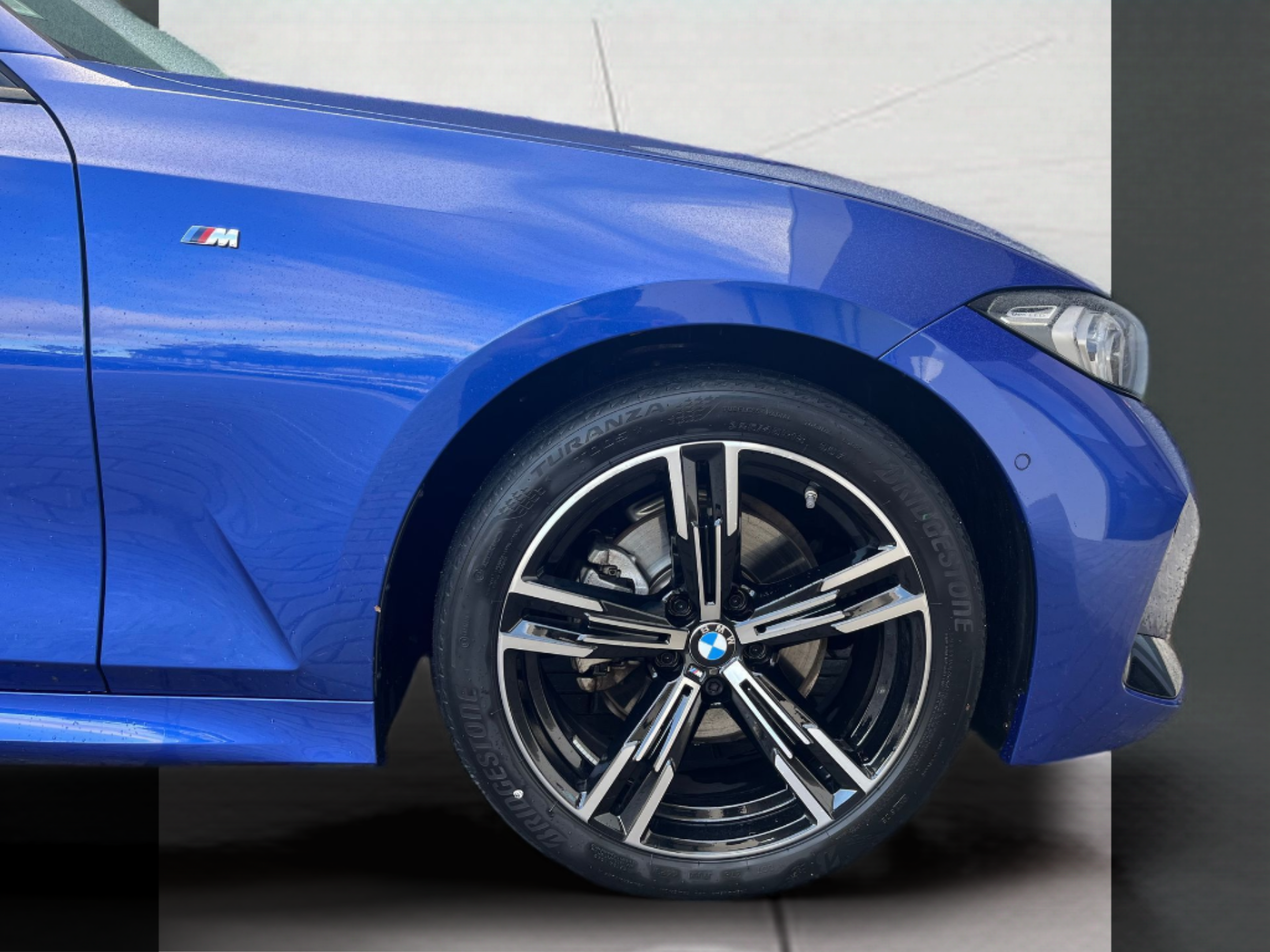 BMW Série 3 320d Touring color Azul. Año 2024. 140KW(190CV). Diesel. En concesionario A MatosCar Évora - Comércio Automóvel, S.A. de Évora