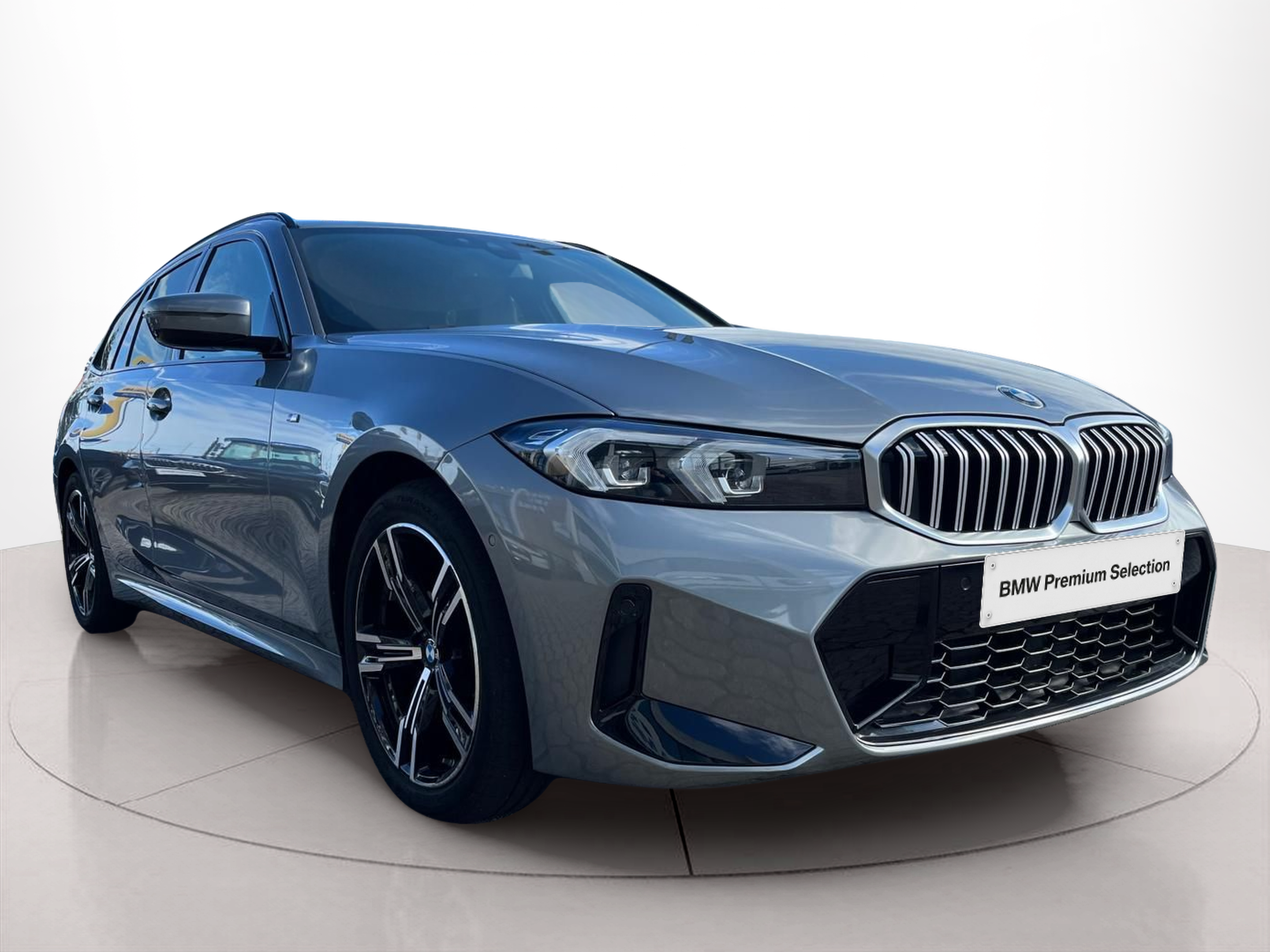 Fotos de BMW Série 3 320d Touring color Gris. Año 2024. 140KW(190CV). Diesel. En concesionario A MatosCar Guarda - Comércio Automóvel, S.A. de Guarda