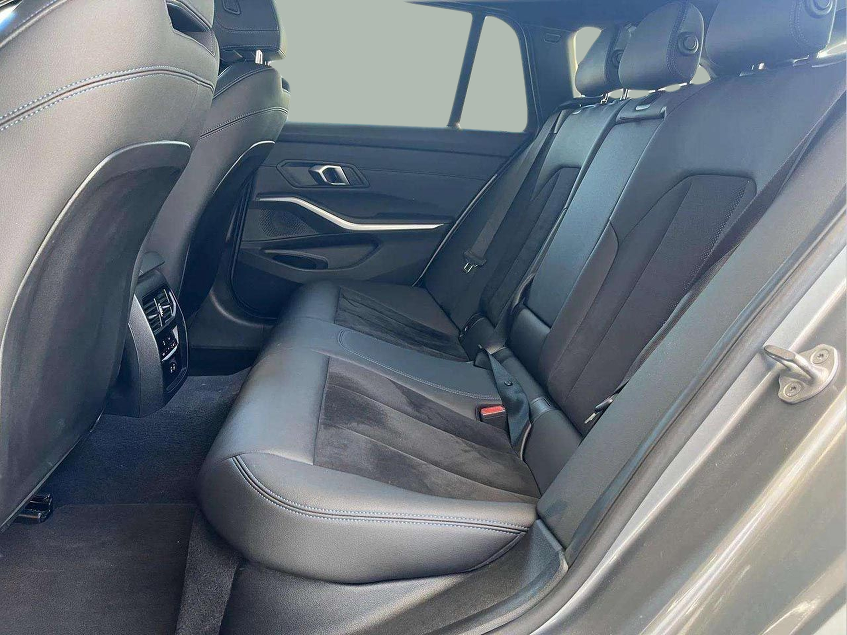 BMW Série 3 320d Touring color Gris. Año 2024. 140KW(190CV). Diesel. En concesionario A MatosCar Guarda - Comércio Automóvel, S.A. de Guarda