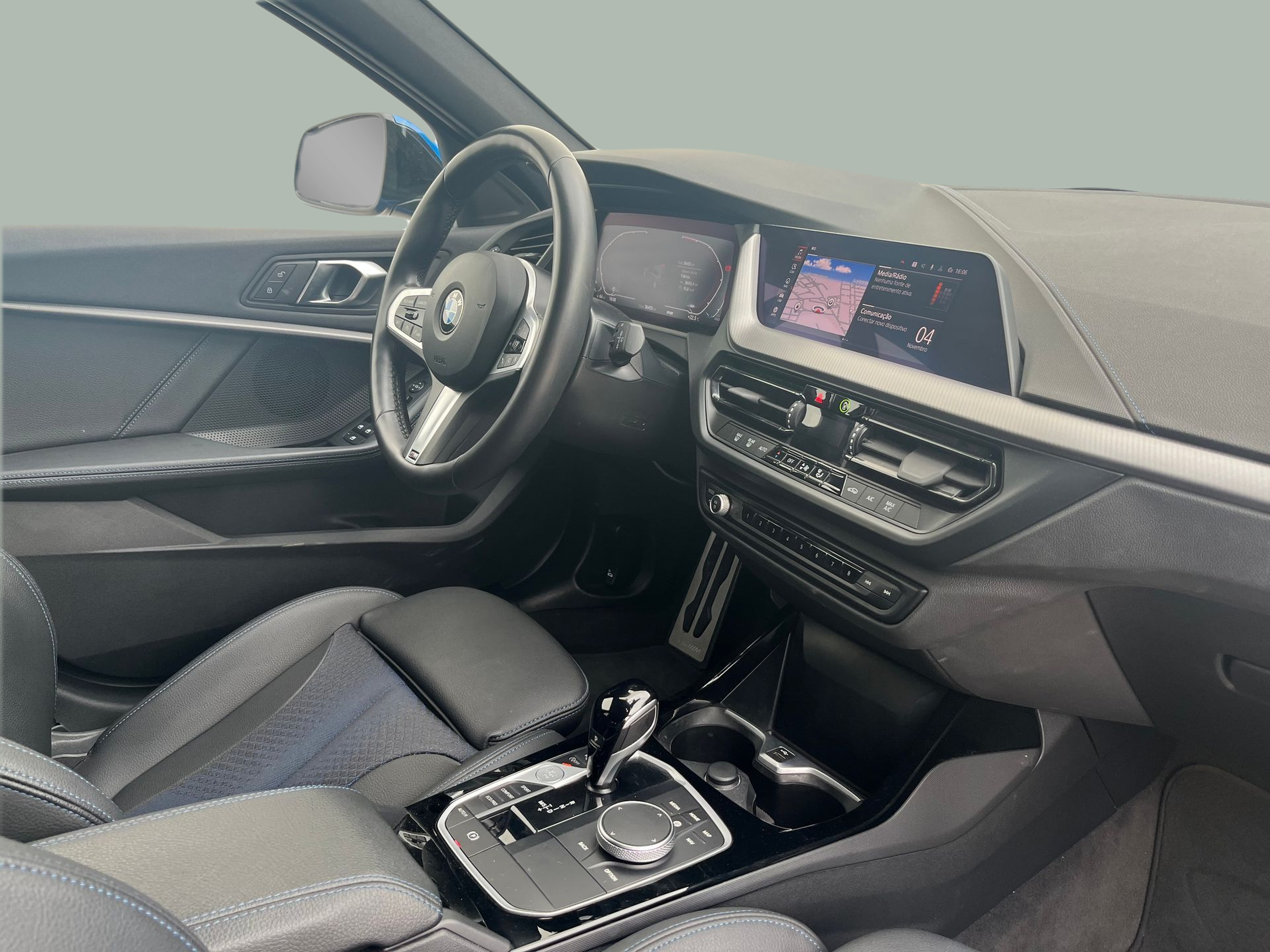 BMW Série 1 116d color Azul. Año 2024. 85KW(116CV). Diesel. En concesionario A MatosCar Évora - Comércio Automóvel, S.A. de Évora