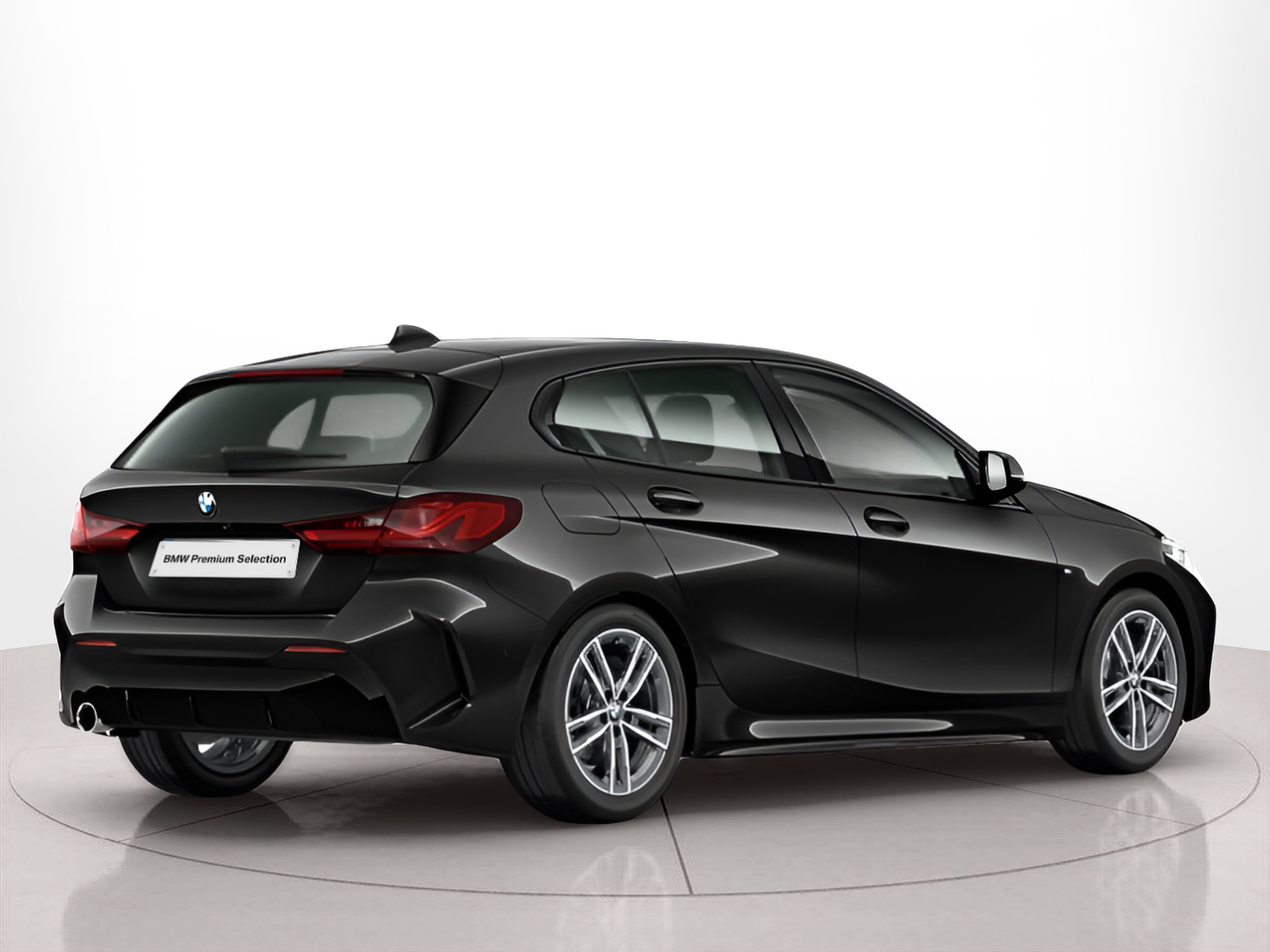BMW Série 1 116d color Negro. Año 2024. 85KW(116CV). Diesel. En concesionario A MatosCar Guarda - Comércio Automóvel, S.A. de Guarda