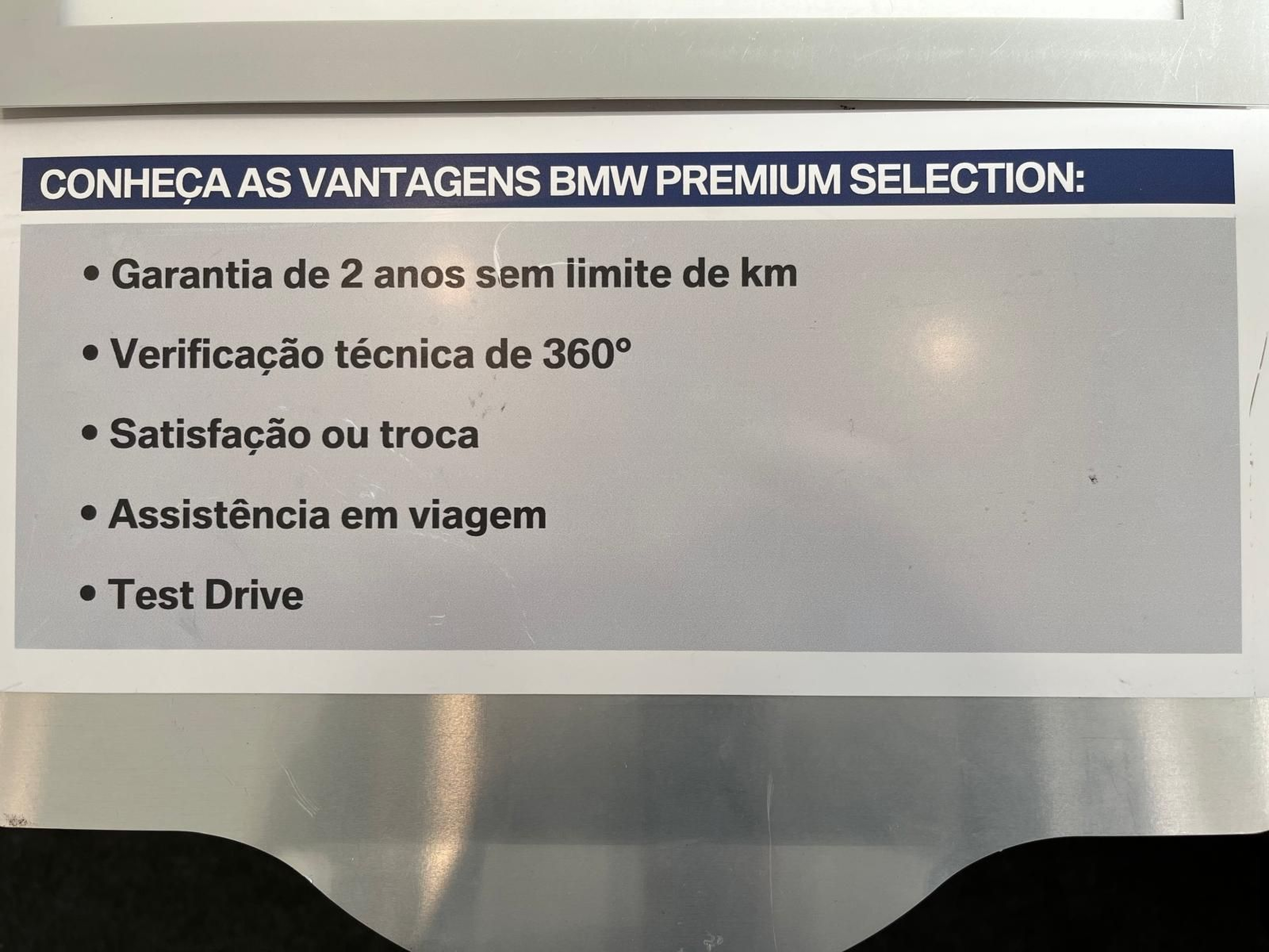 BMW Série 1 116d color Gris. Año 2024. 85KW(116CV). Diesel. En concesionario A MatosCar Guarda - Comércio Automóvel, S.A. de Guarda