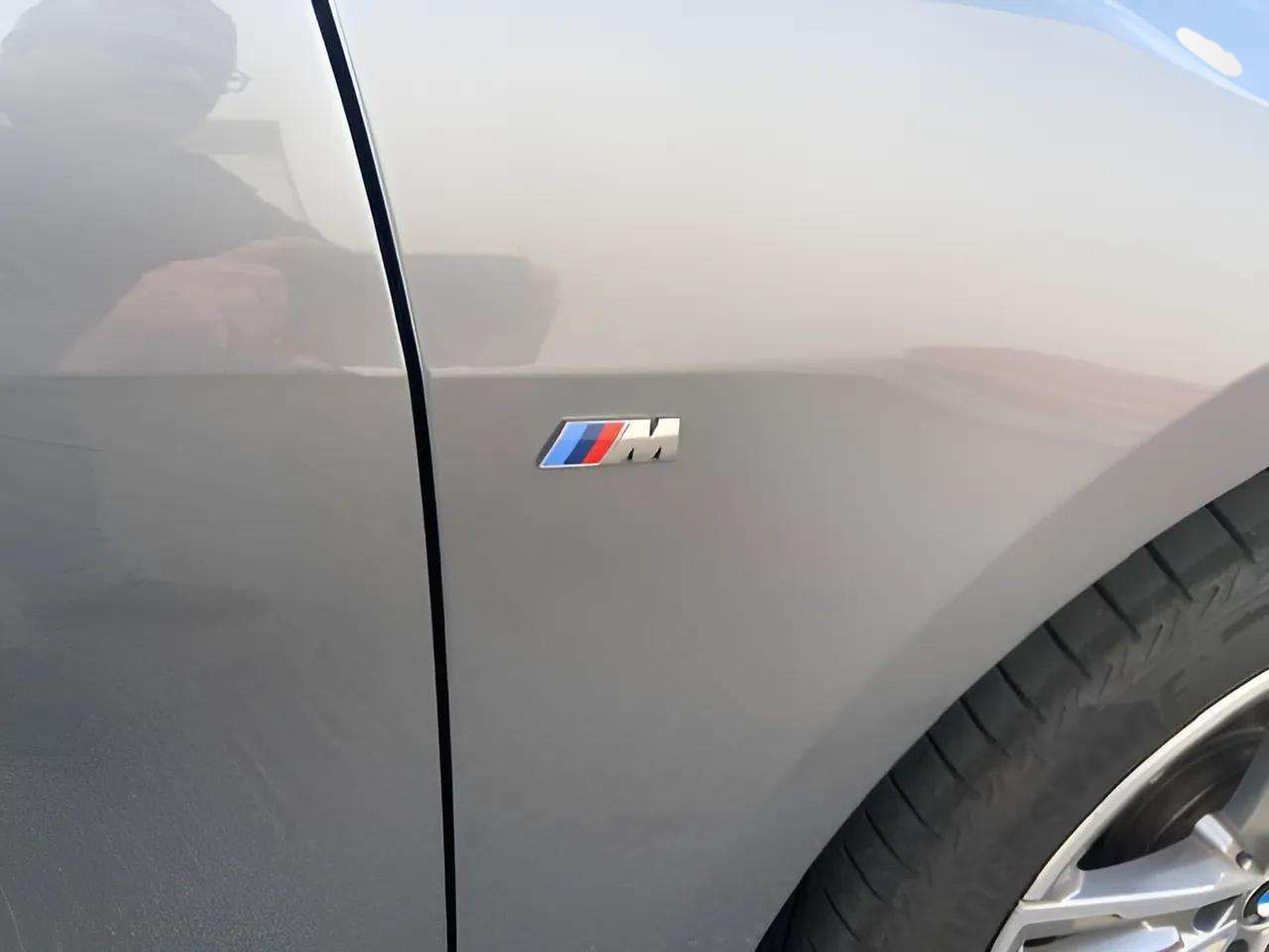 BMW Série 1 116d color Gris. Año 2024. 85KW(116CV). Diesel. En concesionario A MatosCar Guarda - Comércio Automóvel, S.A. de Guarda