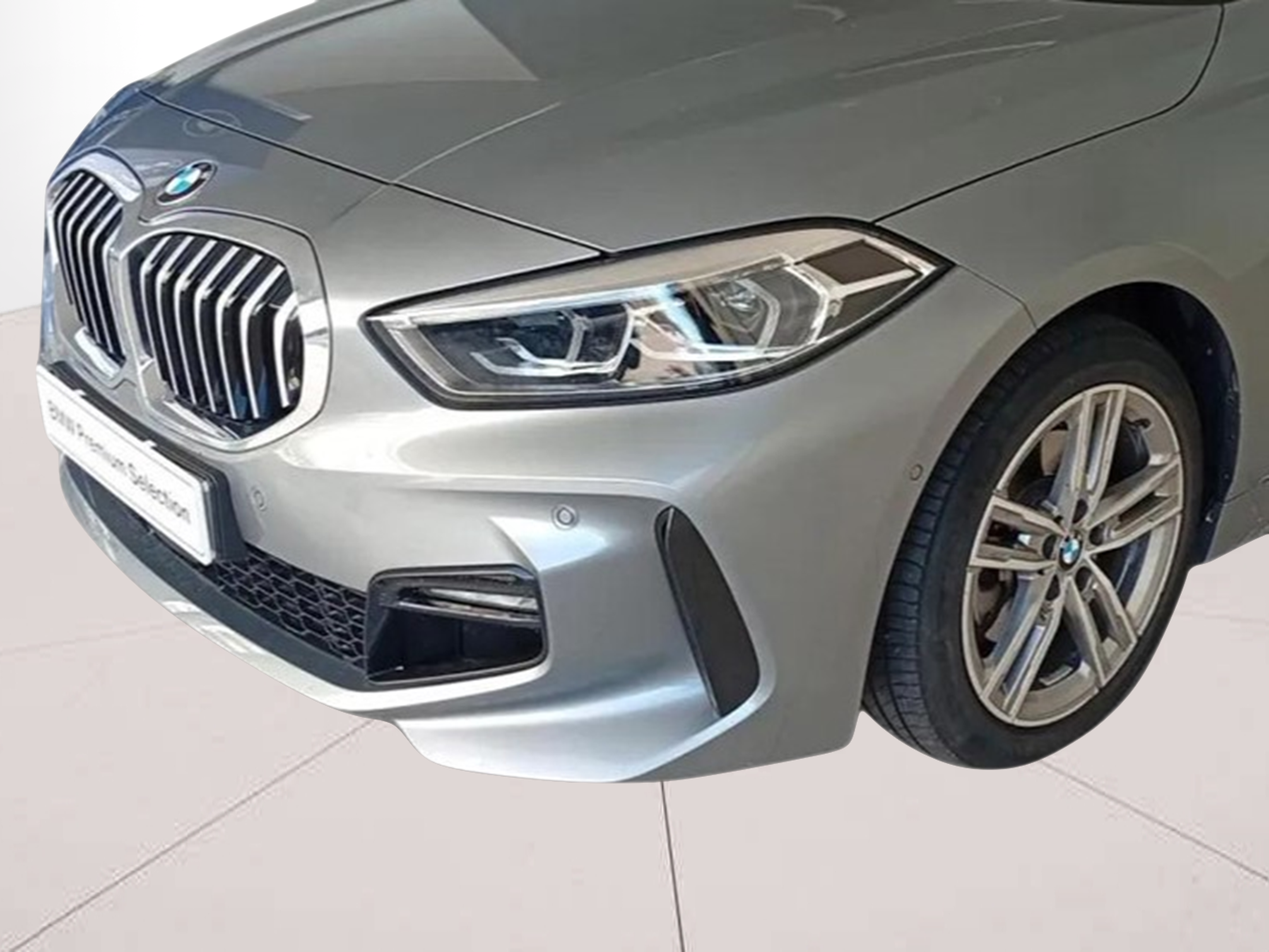 BMW Série 1 116d color Gris. Año 2024. 85KW(116CV). Diesel. En concesionario A MatosCar Guarda - Comércio Automóvel, S.A. de Guarda