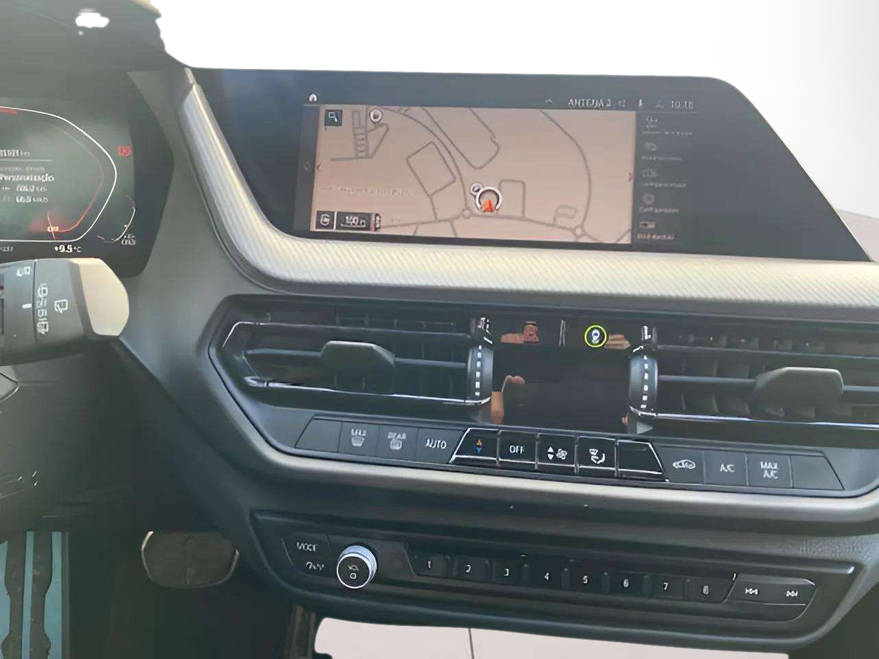 BMW Série 1 116d color Gris. Año 2024. 85KW(116CV). Diesel. En concesionario A MatosCar Guarda - Comércio Automóvel, S.A. de Guarda