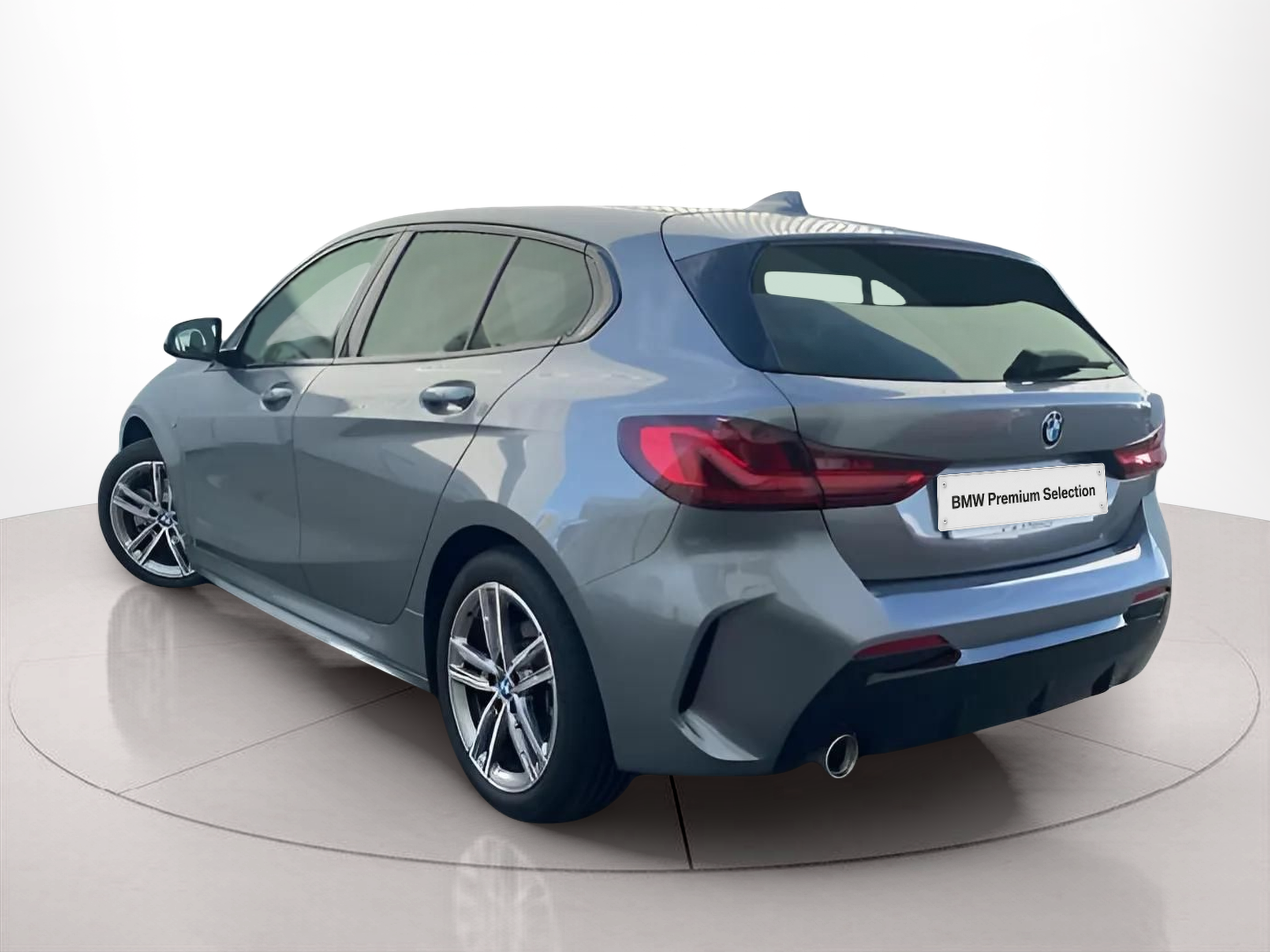 BMW Série 1 116d color Gris. Año 2024. 85KW(116CV). Diesel. En concesionario A MatosCar Guarda - Comércio Automóvel, S.A. de Guarda
