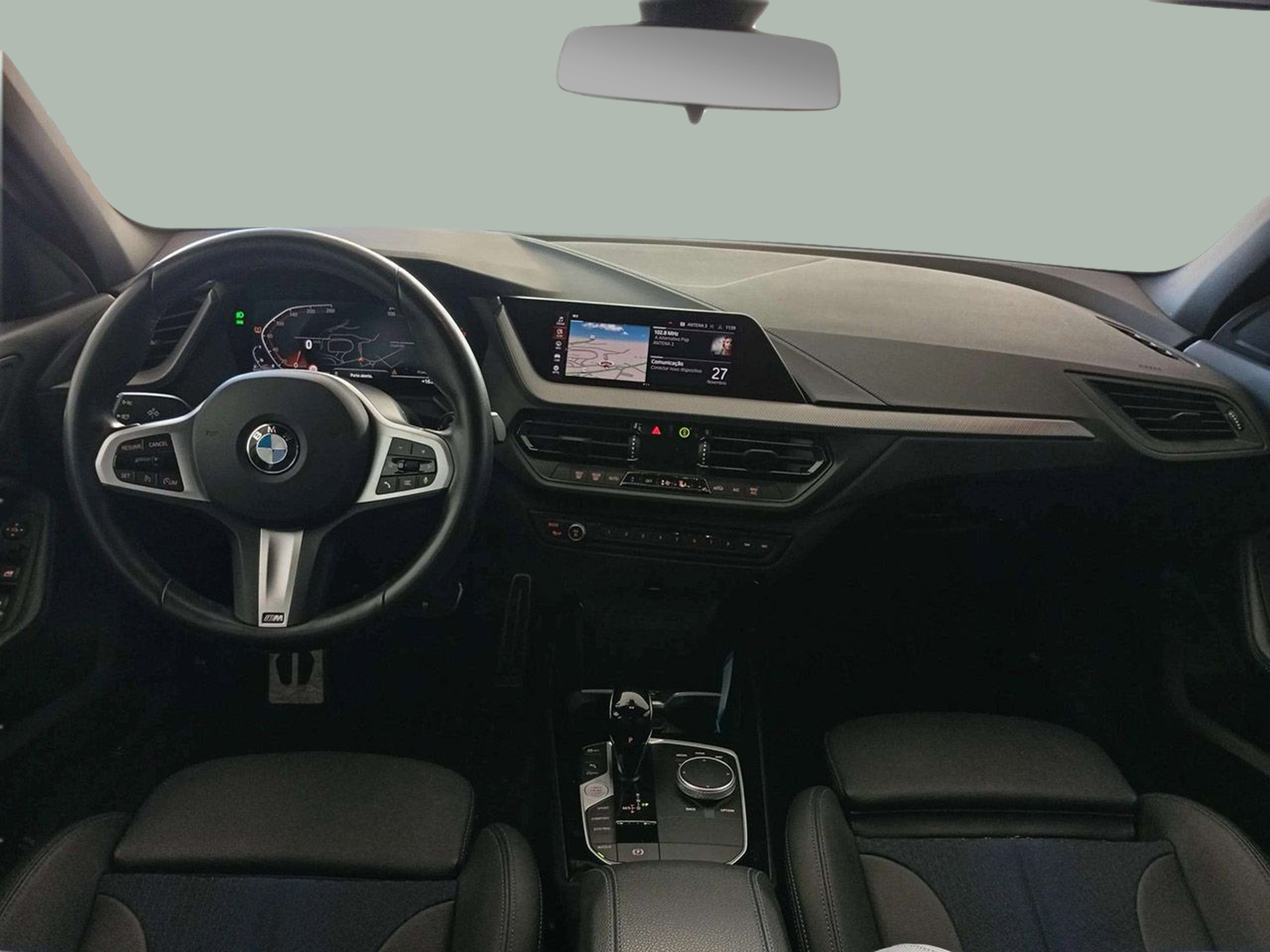 BMW Série 1 116d color Gris. Año 2024. 85KW(116CV). Diesel. En concesionario A MatosCar Guarda - Comércio Automóvel, S.A. de Guarda