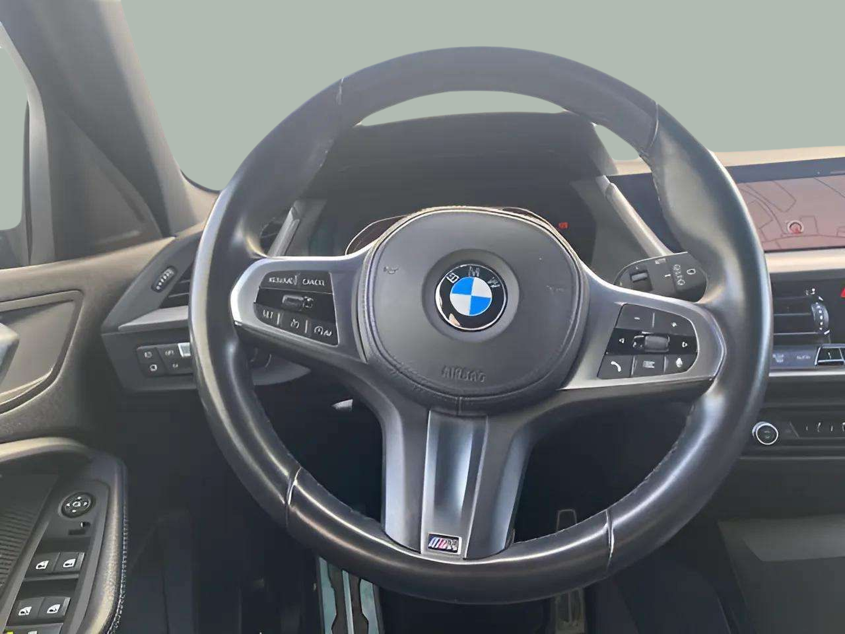 BMW Série 1 116d color Gris. Año 2024. 85KW(116CV). Diesel. En concesionario A MatosCar Guarda - Comércio Automóvel, S.A. de Guarda