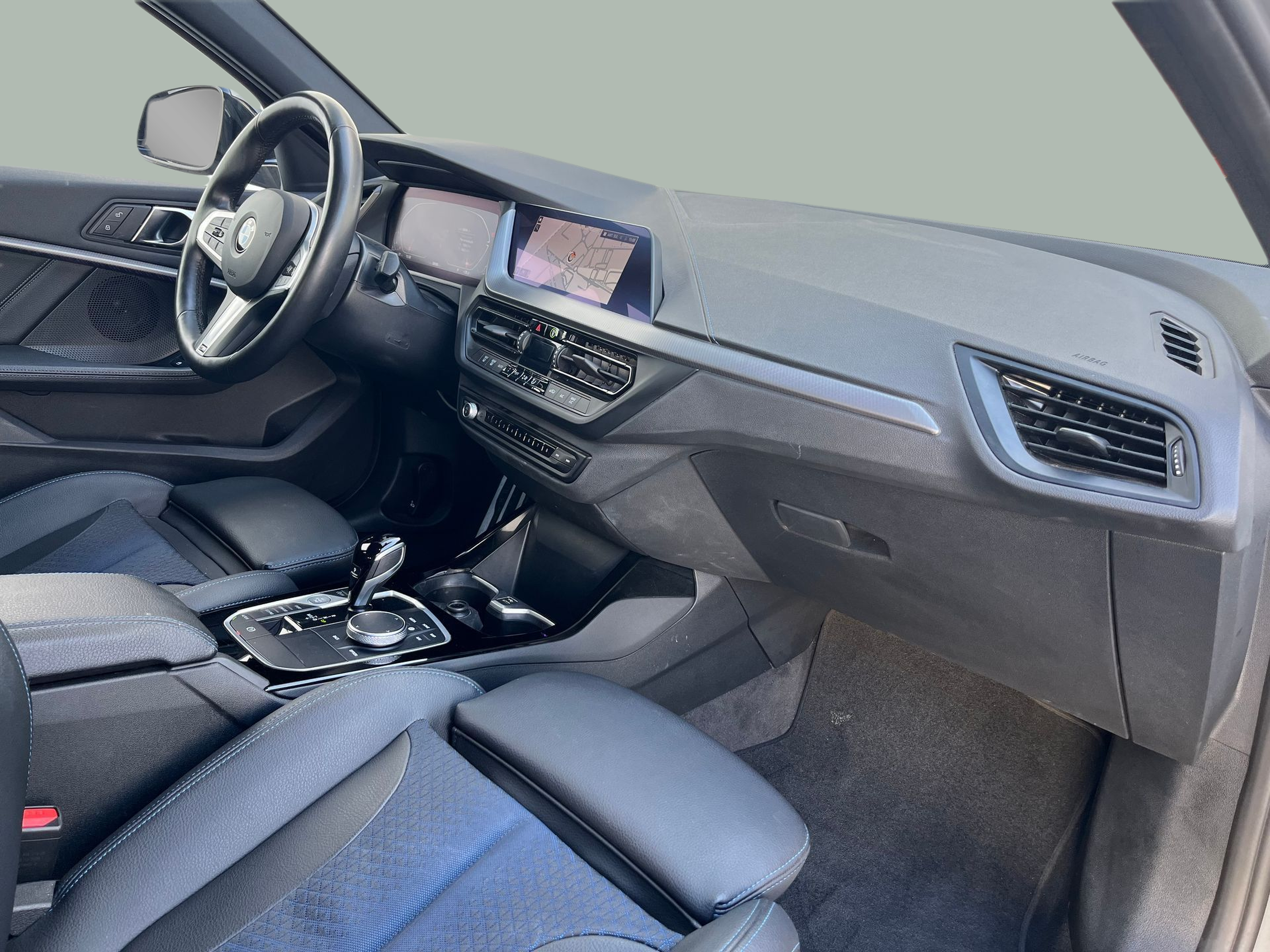 BMW Série 1 116d color Gris. Año 2024. 85KW(116CV). Diesel. En concesionario A MatosCar Évora - Comércio Automóvel, S.A. de Évora