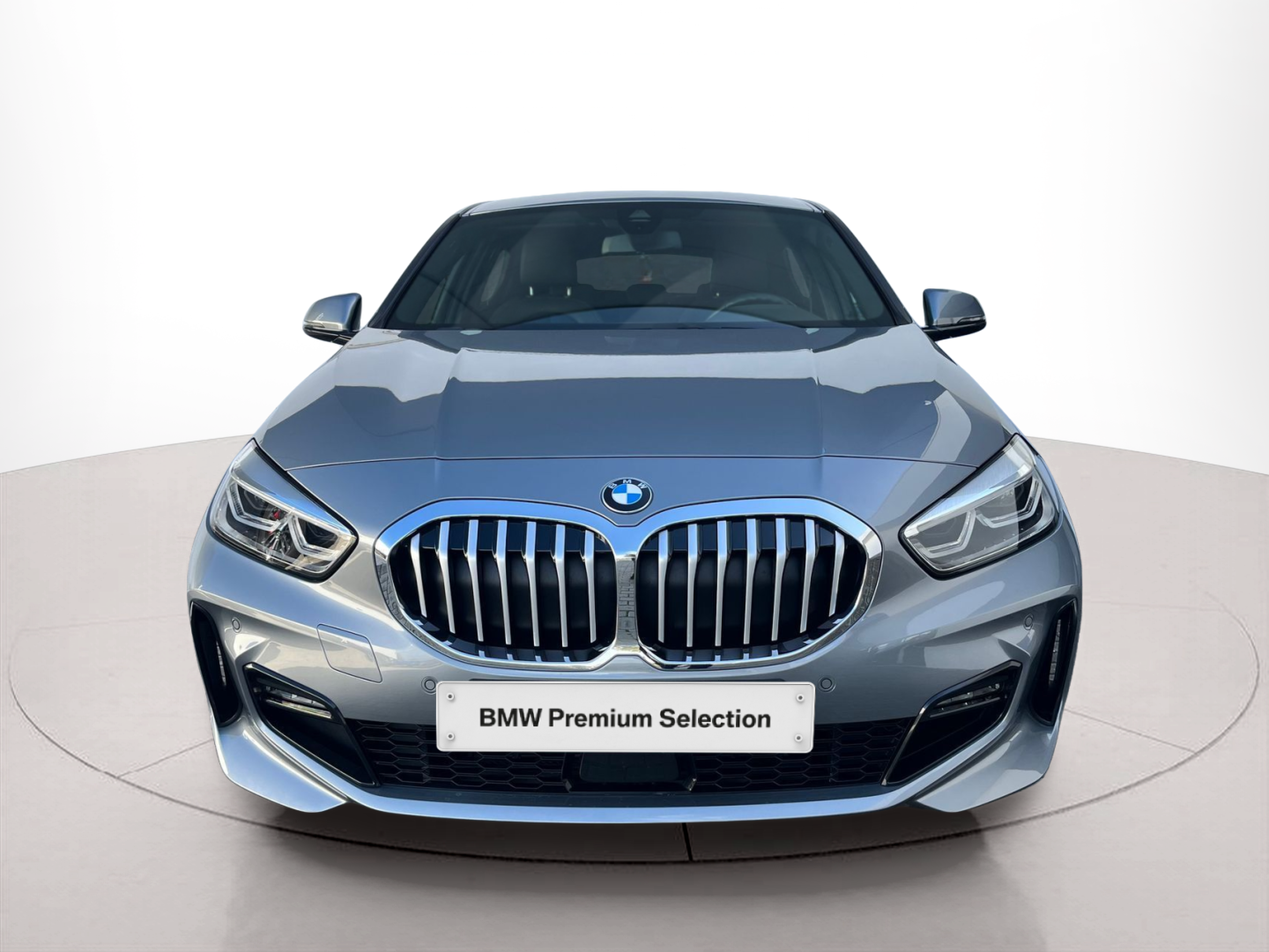 Fotos de BMW Série 1 116d color Gris. Año 2024. 85KW(116CV). Diesel. En concesionario A MatosCar Évora - Comércio Automóvel, S.A. de Évora