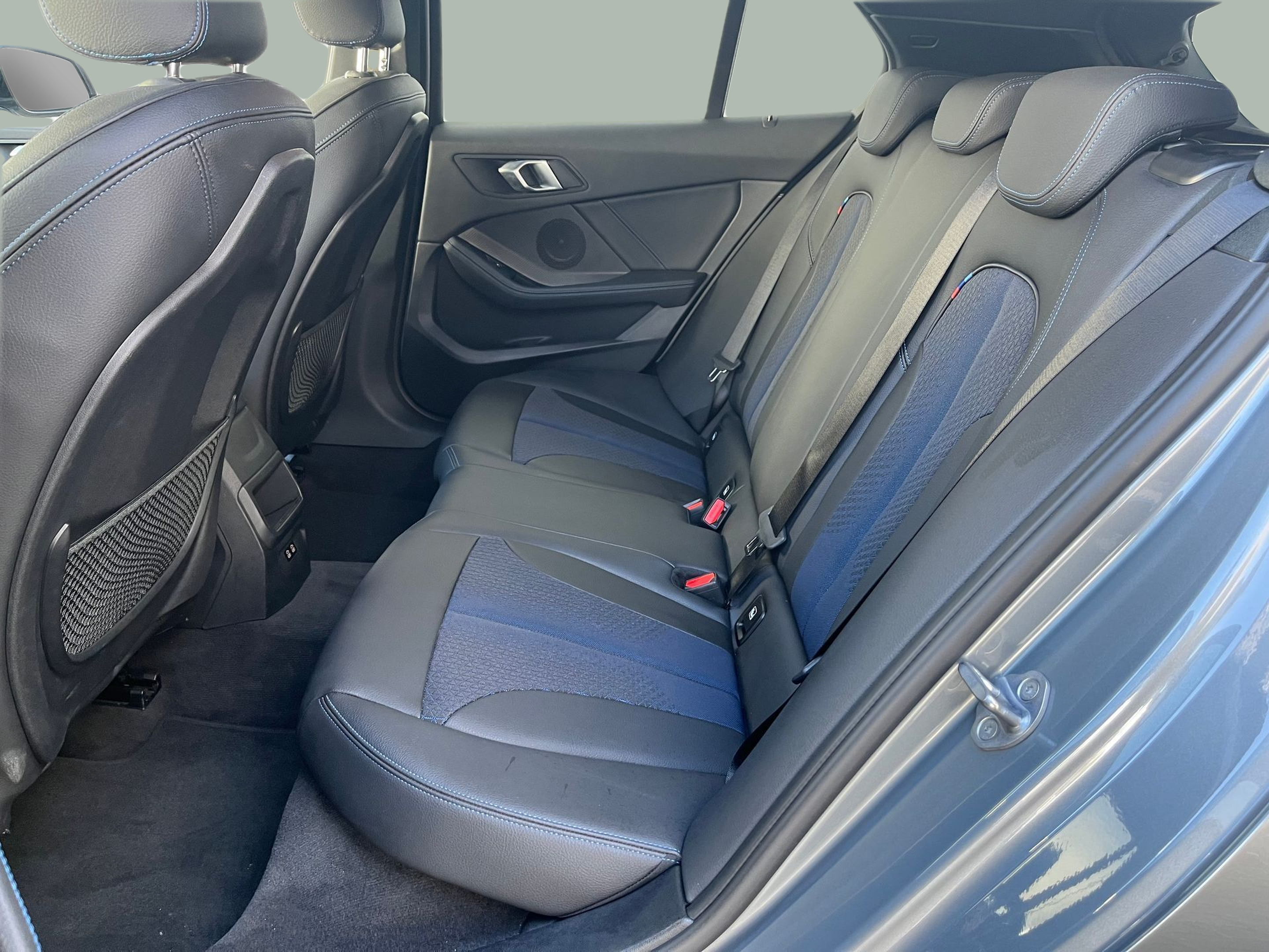 BMW Série 1 116d color Gris. Año 2024. 85KW(116CV). Diesel. En concesionario A MatosCar Évora - Comércio Automóvel, S.A. de Évora