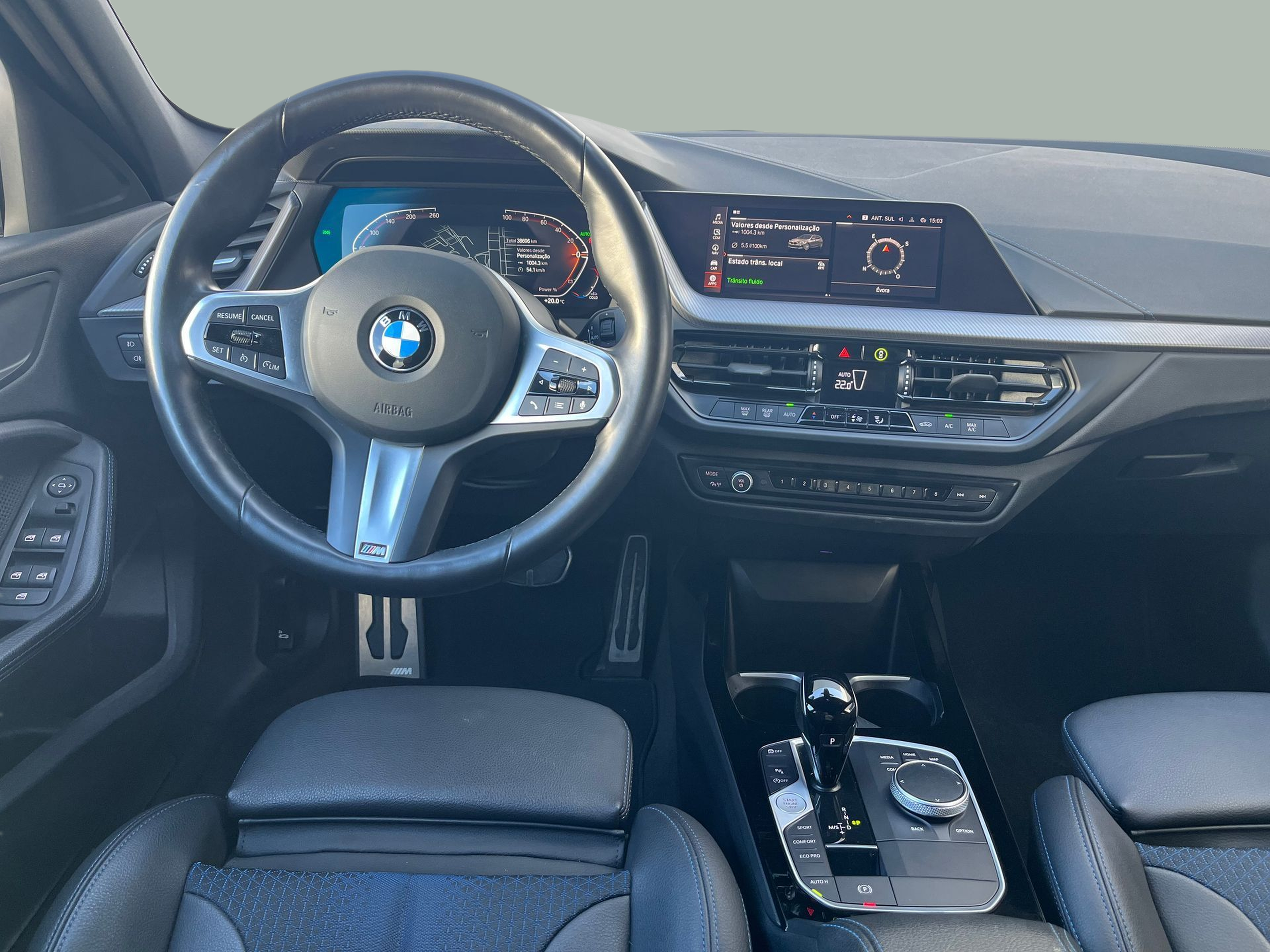 BMW Série 1 116d color Gris. Año 2024. 85KW(116CV). Diesel. En concesionario A MatosCar Évora - Comércio Automóvel, S.A. de Évora