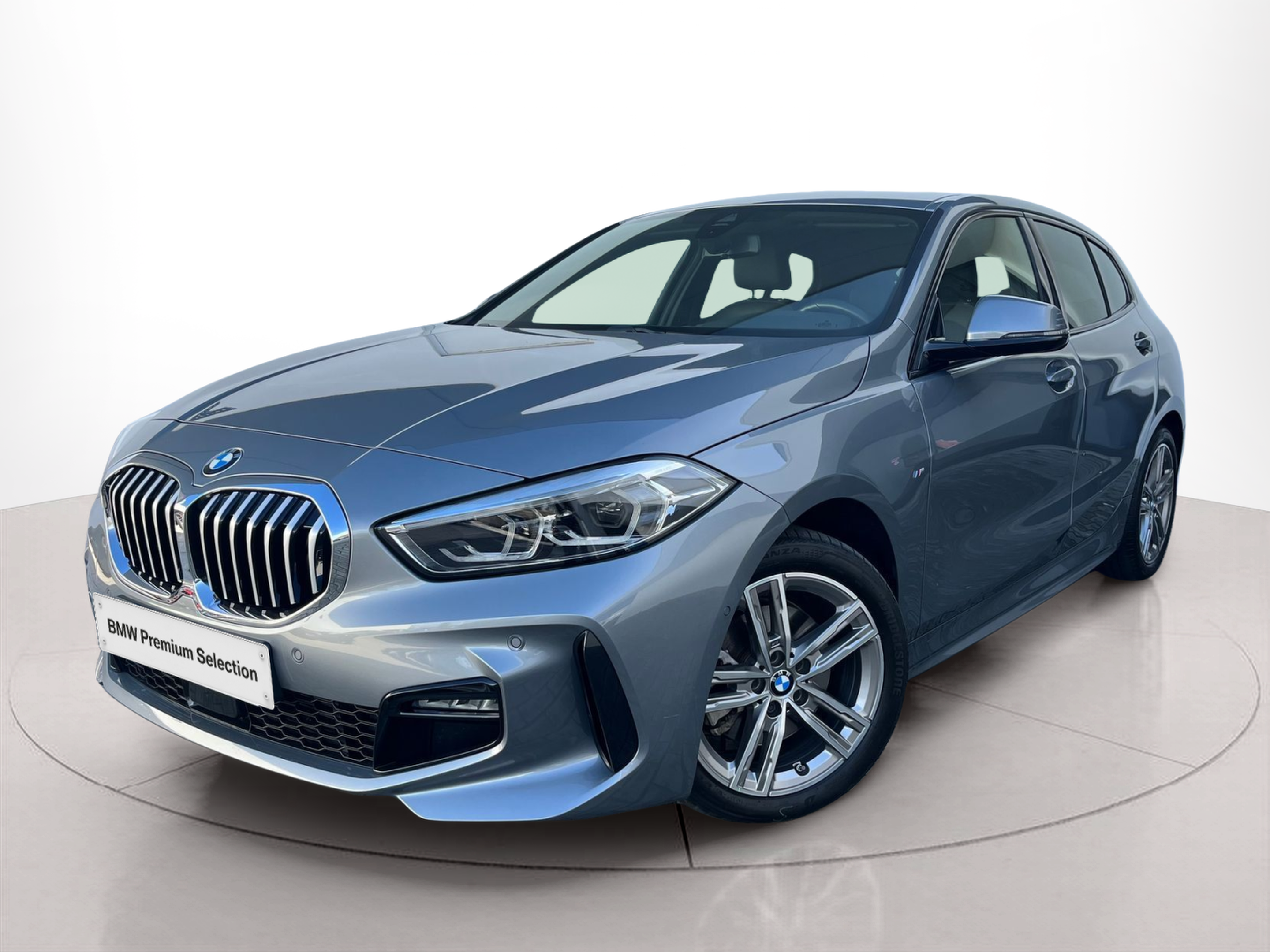 Fotos de BMW Série 1 116d color Gris. Año 2024. 85KW(116CV). Diesel. En concesionario A MatosCar Évora - Comércio Automóvel, S.A. de Évora