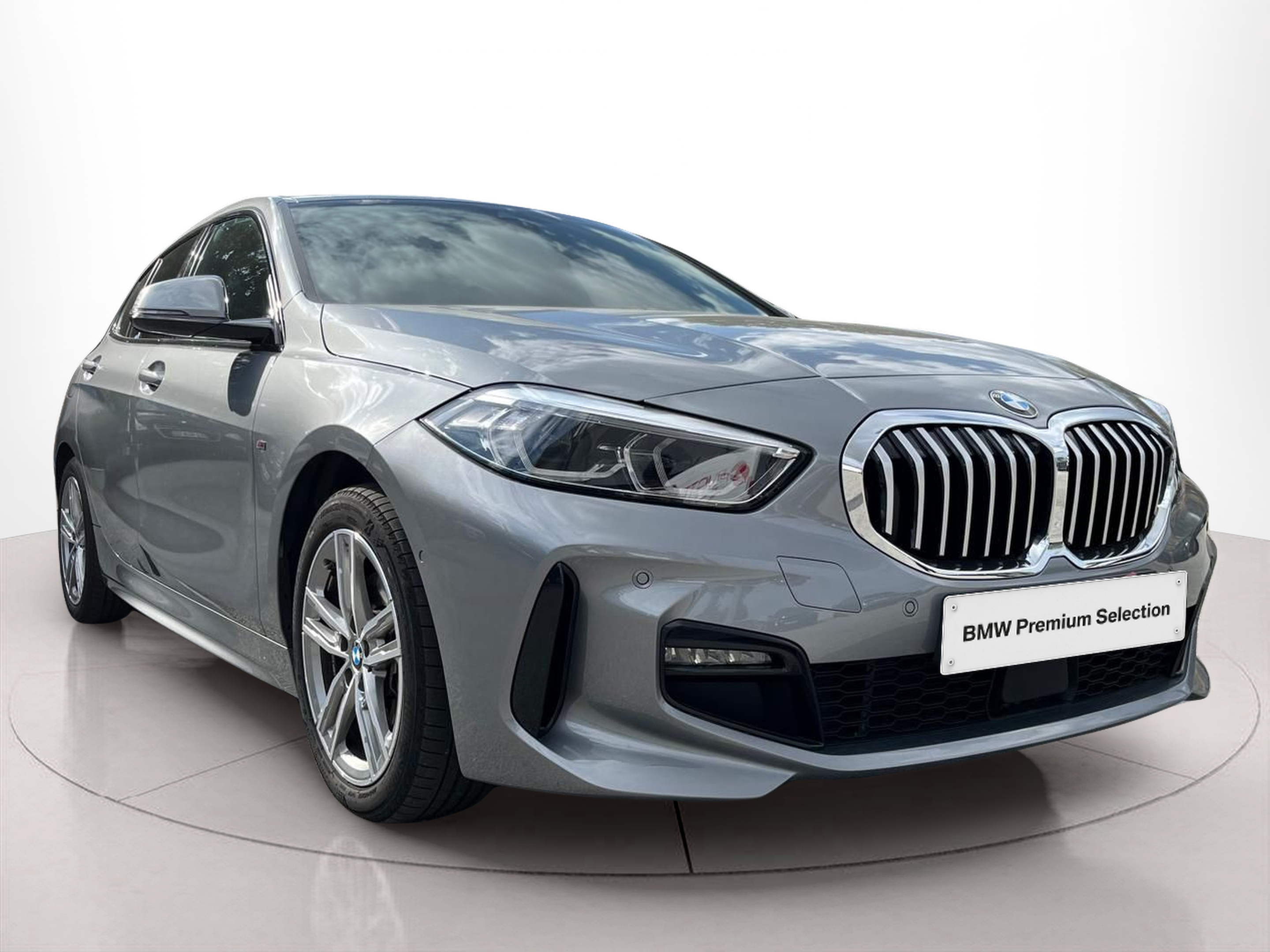 Fotos de BMW Série 1 116d color Gris. Año 2024. 85KW(116CV). Diesel. En concesionario A MatosCar Guarda - Comércio Automóvel, S.A. de Guarda