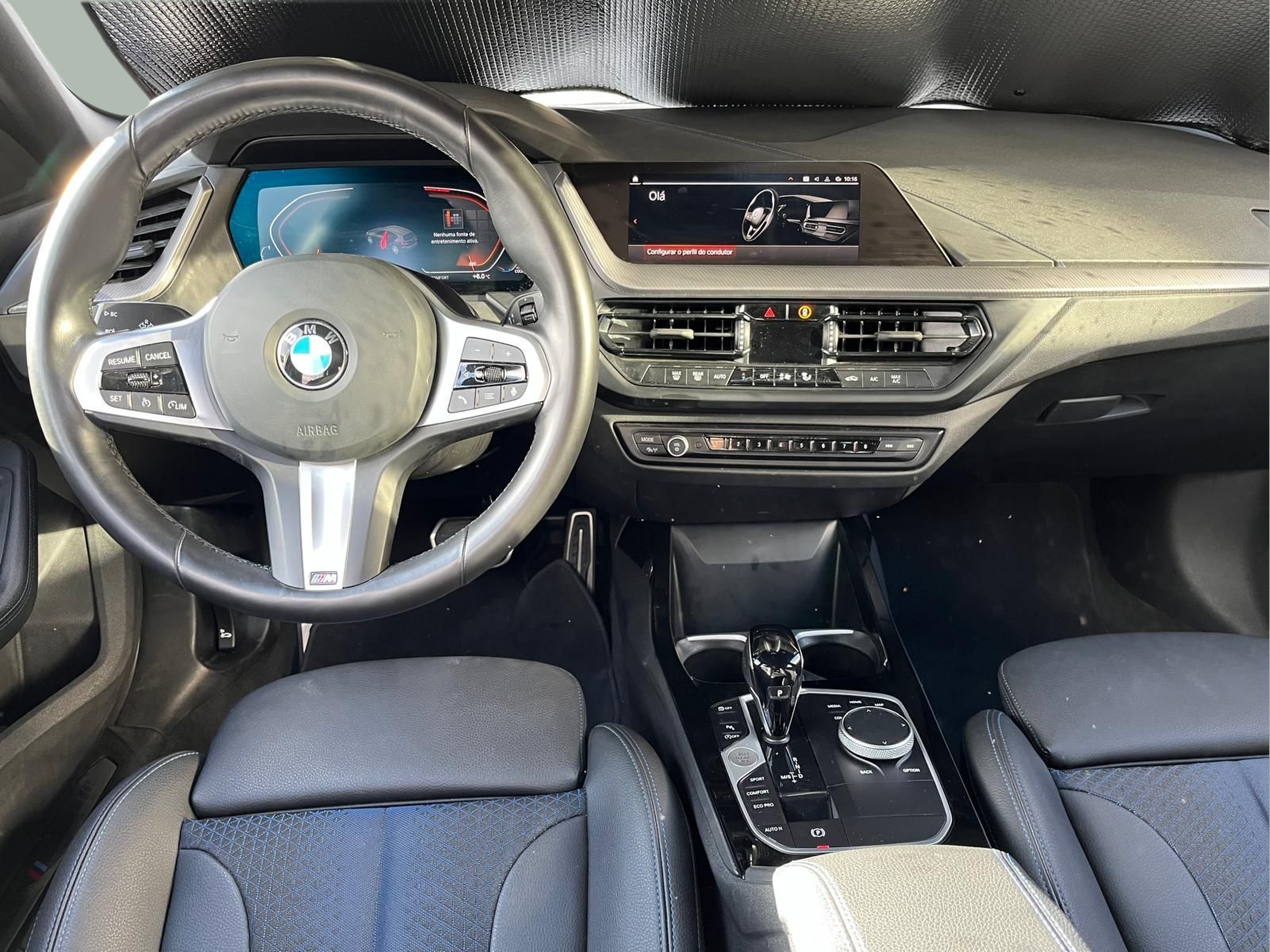 BMW Série 1 116d color Gris. Año 2024. 85KW(116CV). Diesel. En concesionario A MatosCar Guarda - Comércio Automóvel, S.A. de Guarda