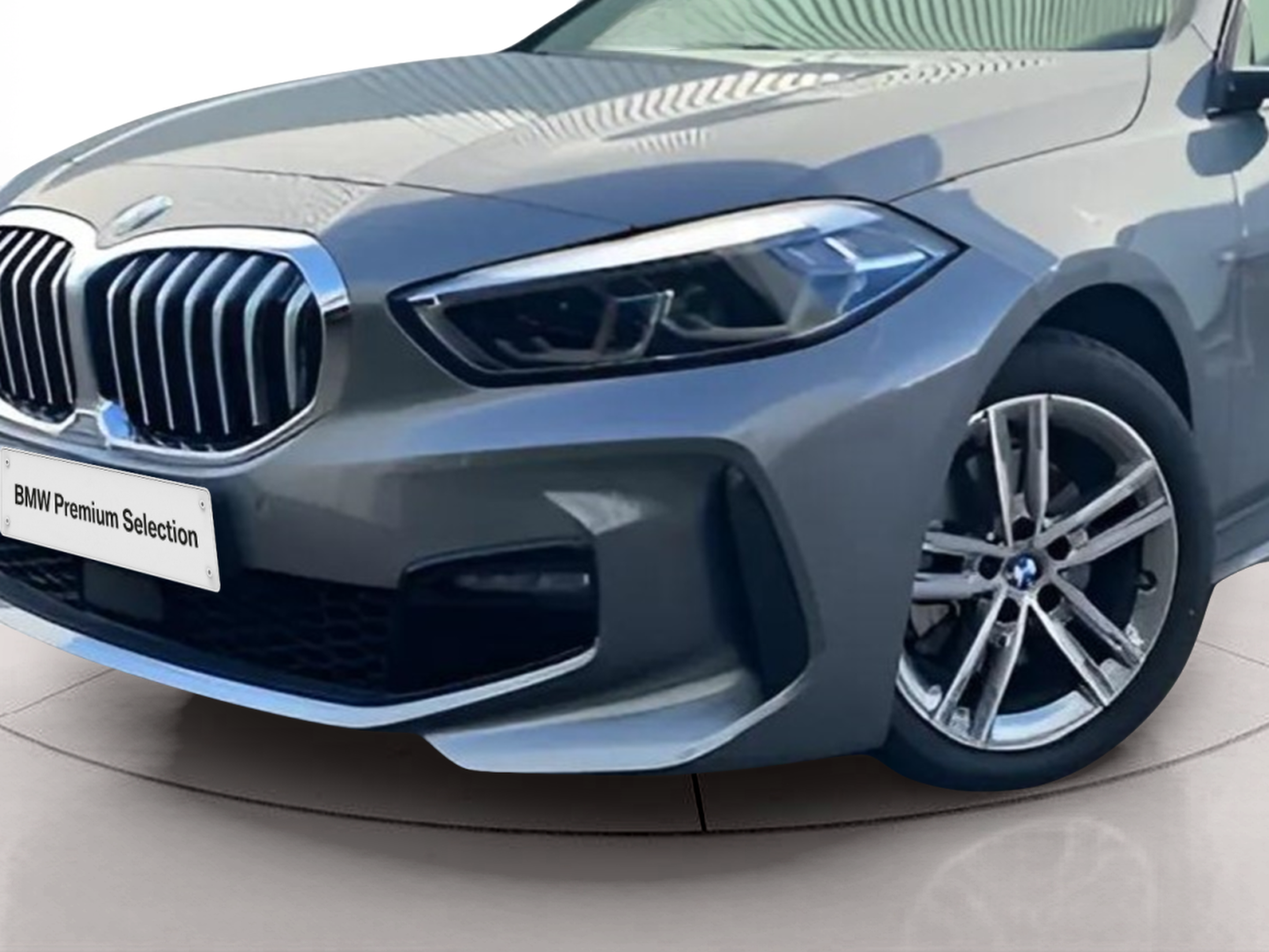 BMW Série 1 116d color Gris. Año 2024. 85KW(116CV). Diesel. En concesionario A MatosCar Guarda - Comércio Automóvel, S.A. de Guarda