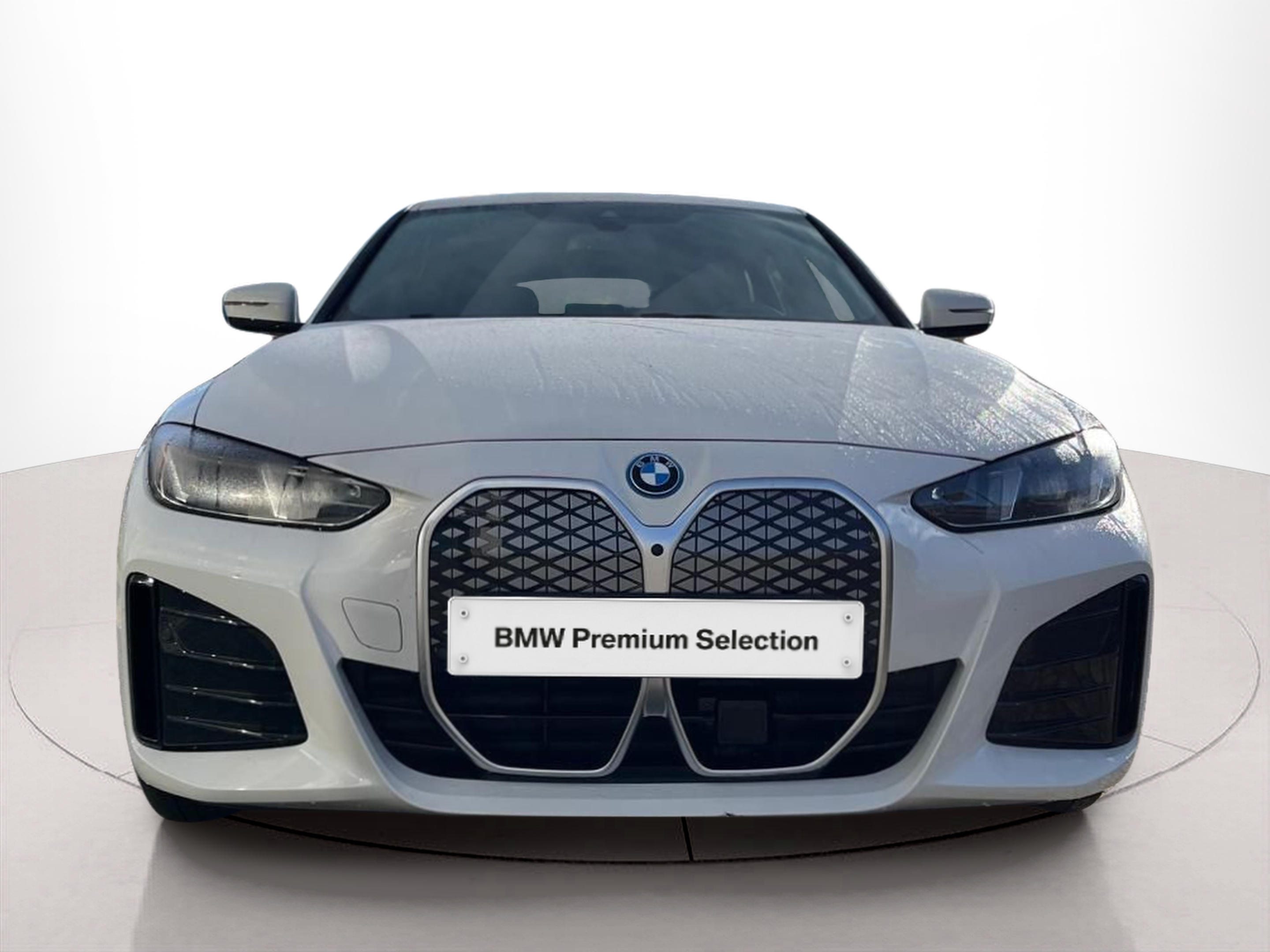 Fotos de BMW i4 i4 eDrive40 color Blanco. Año 2025. 250KW(340CV). Elétrico. En concesionario A MatosCar Évora - Comércio Automóvel, S.A. de Évora