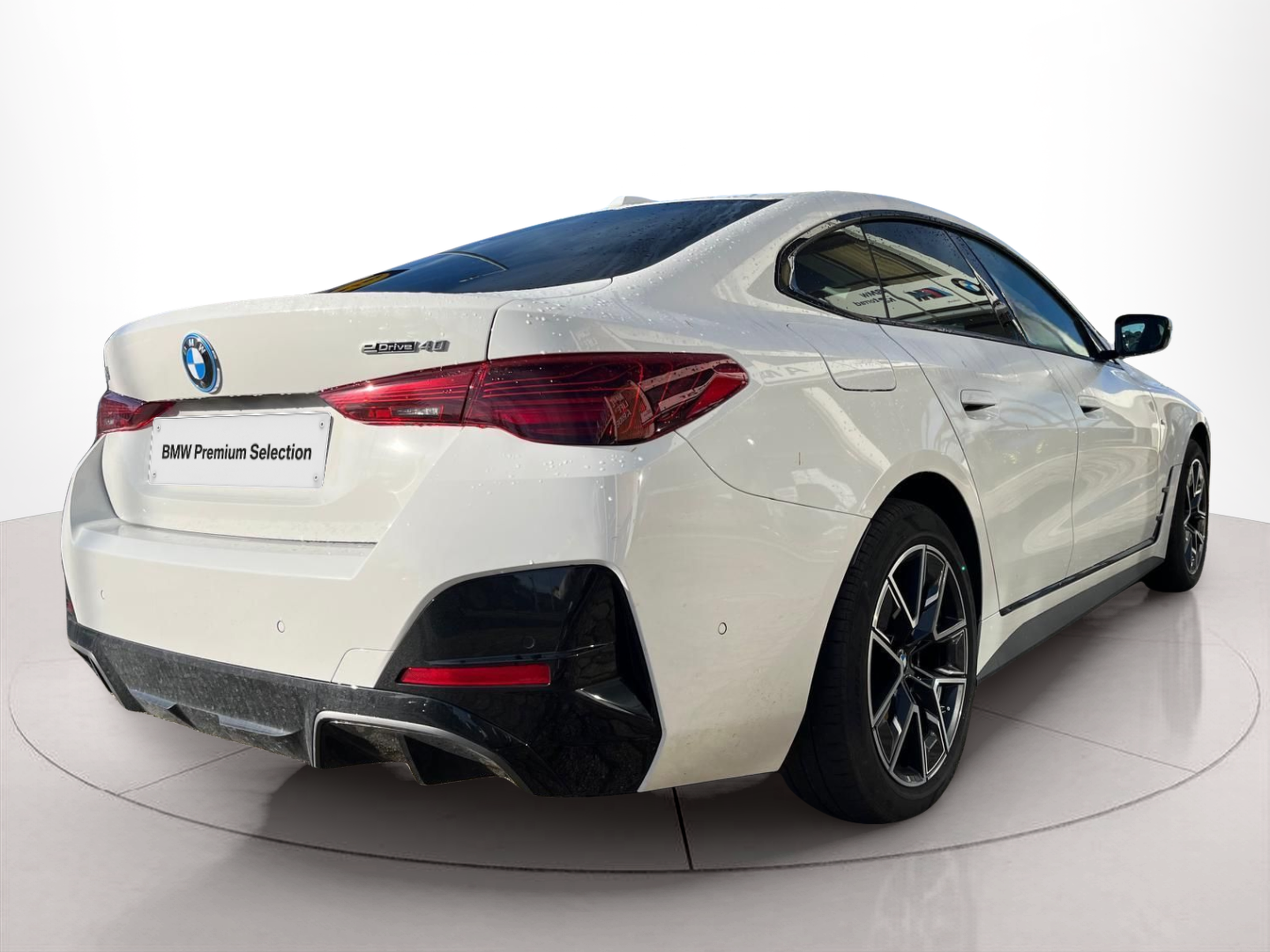 BMW i4 i4 eDrive40 color Blanco. Año 2025. 250KW(340CV). Elétrico. En concesionario A MatosCar Évora - Comércio Automóvel, S.A. de Évora