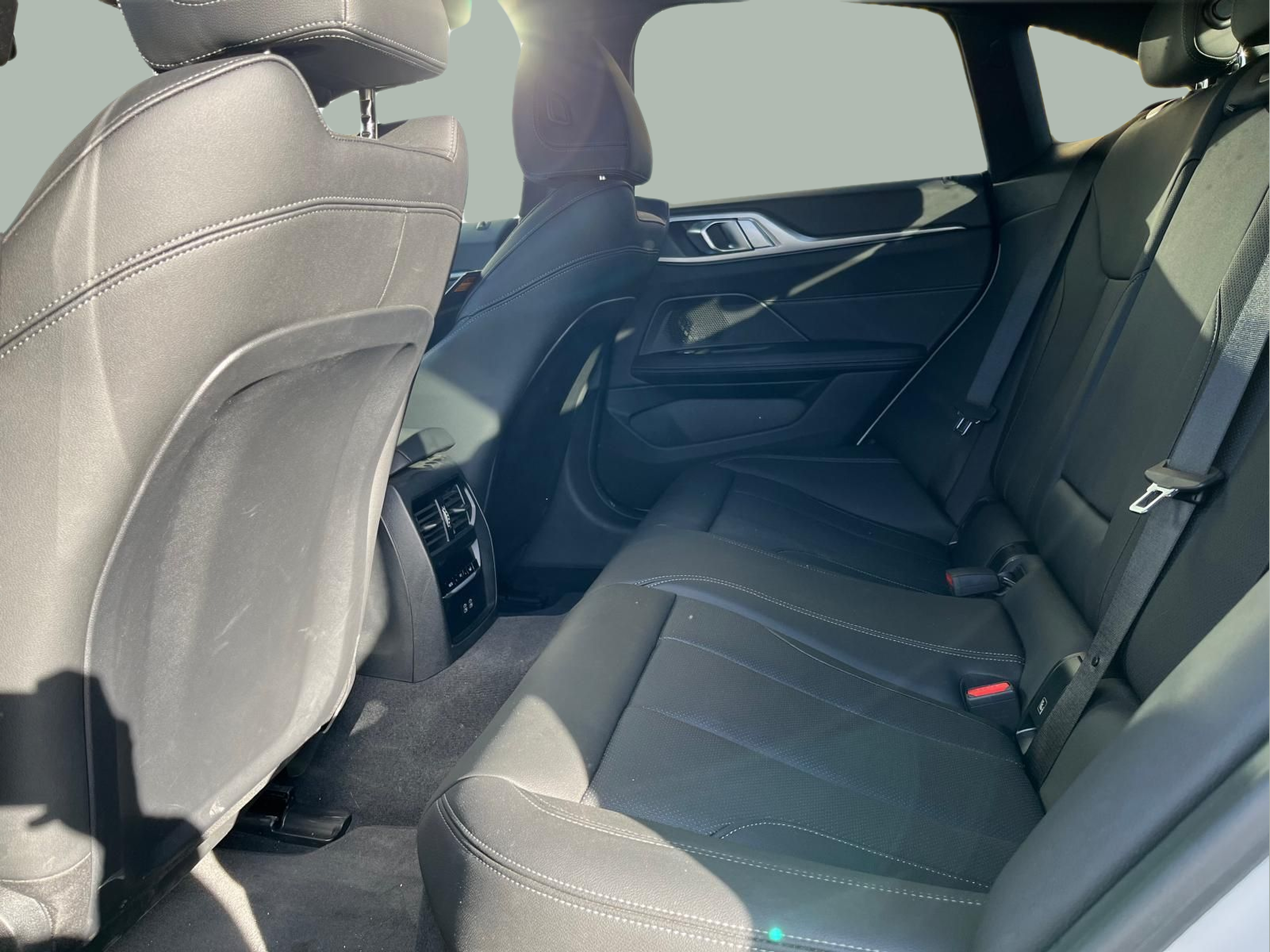 BMW i4 i4 eDrive40 color Blanco. Año 2025. 250KW(340CV). Elétrico. En concesionario A MatosCar Évora - Comércio Automóvel, S.A. de Évora