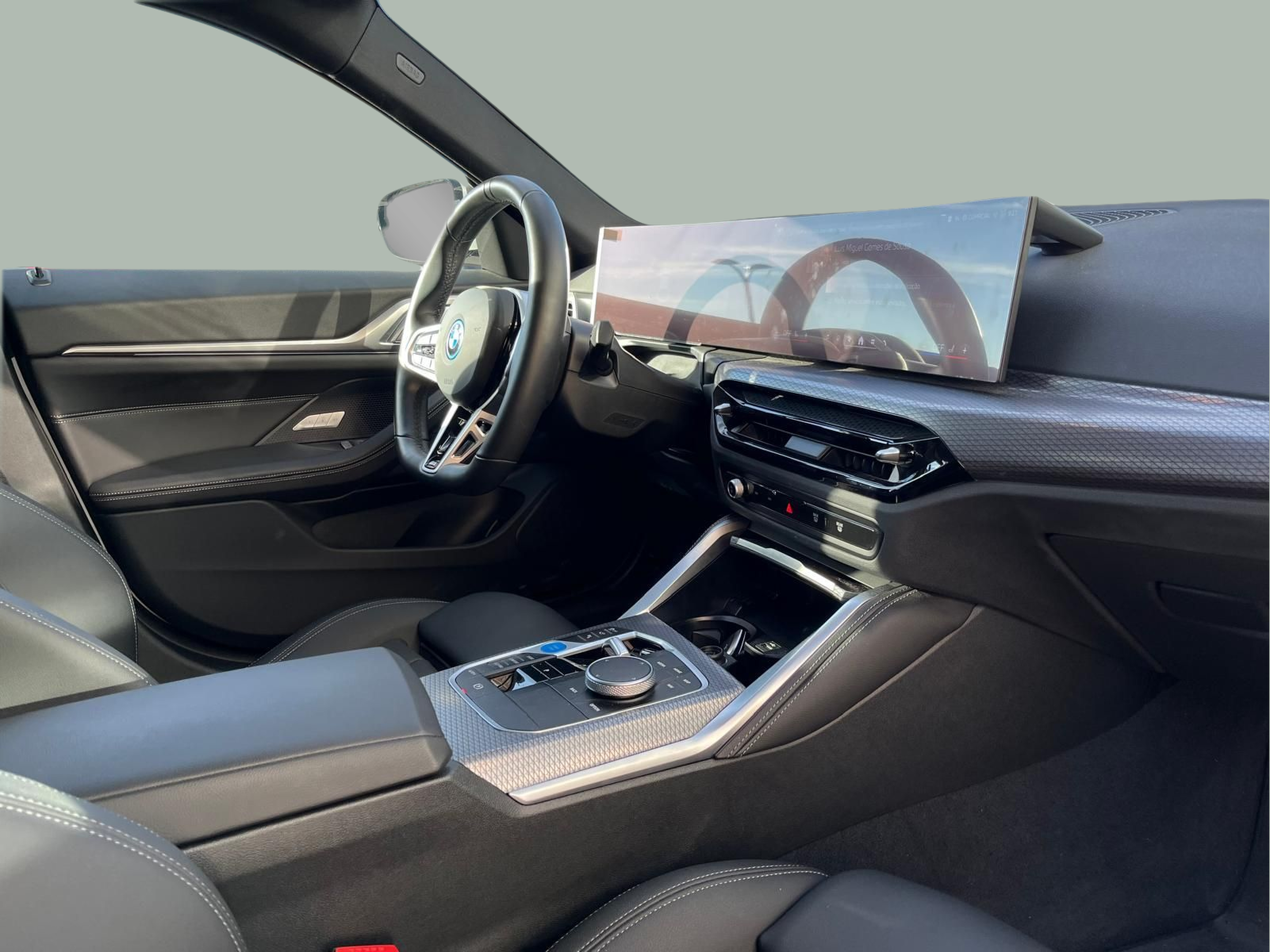 BMW i4 i4 eDrive40 color Blanco. Año 2025. 250KW(340CV). Elétrico. En concesionario A MatosCar Évora - Comércio Automóvel, S.A. de Évora