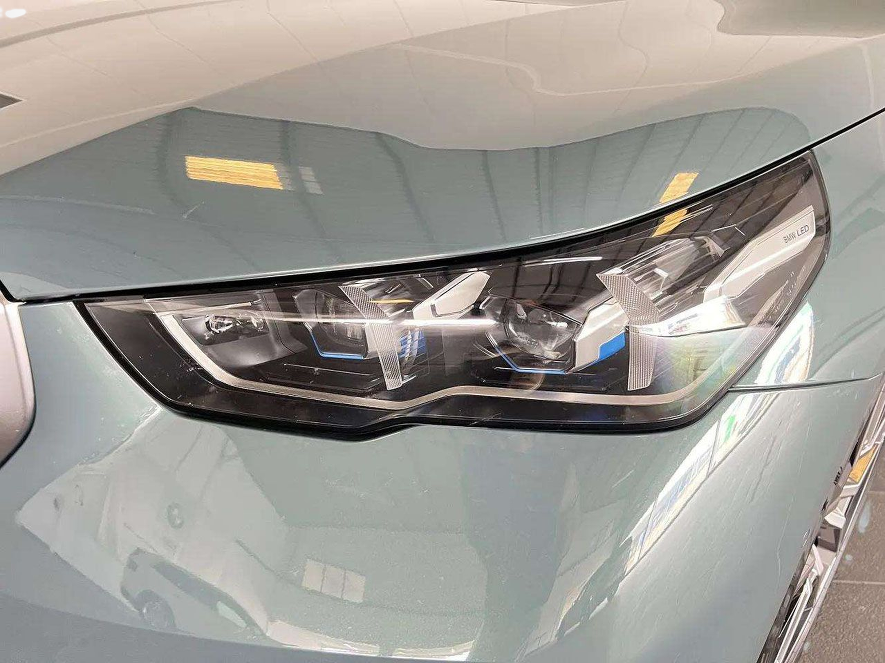 BMW i5 eDrive40 color Verde. Año 2025. 250KW(340CV). Elétrico. En concesionario A MatosCar Évora - Comércio Automóvel, S.A. de Évora