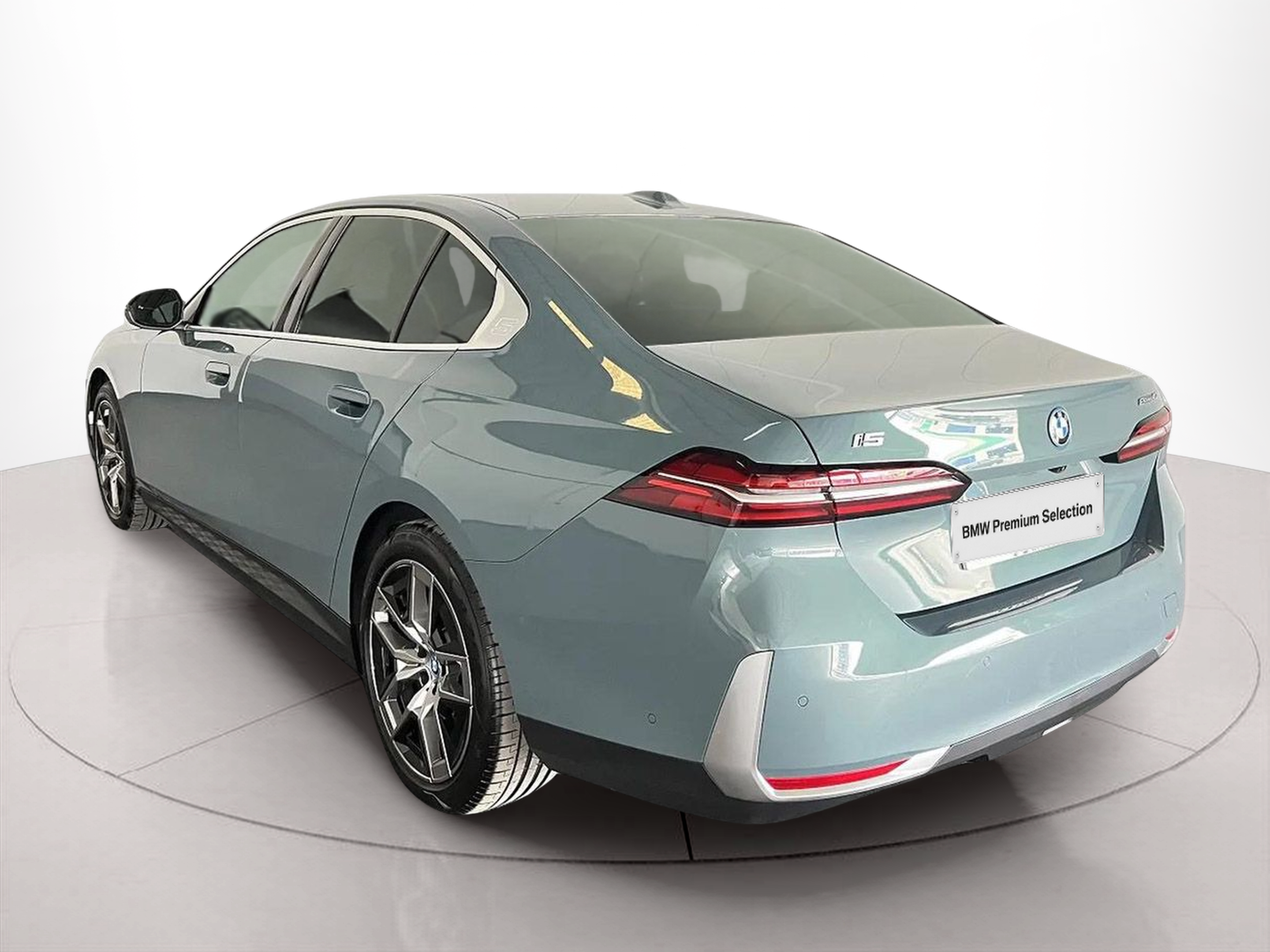 BMW i5 eDrive40 color Verde. Año 2025. 250KW(340CV). Elétrico. En concesionario A MatosCar Évora - Comércio Automóvel, S.A. de Évora