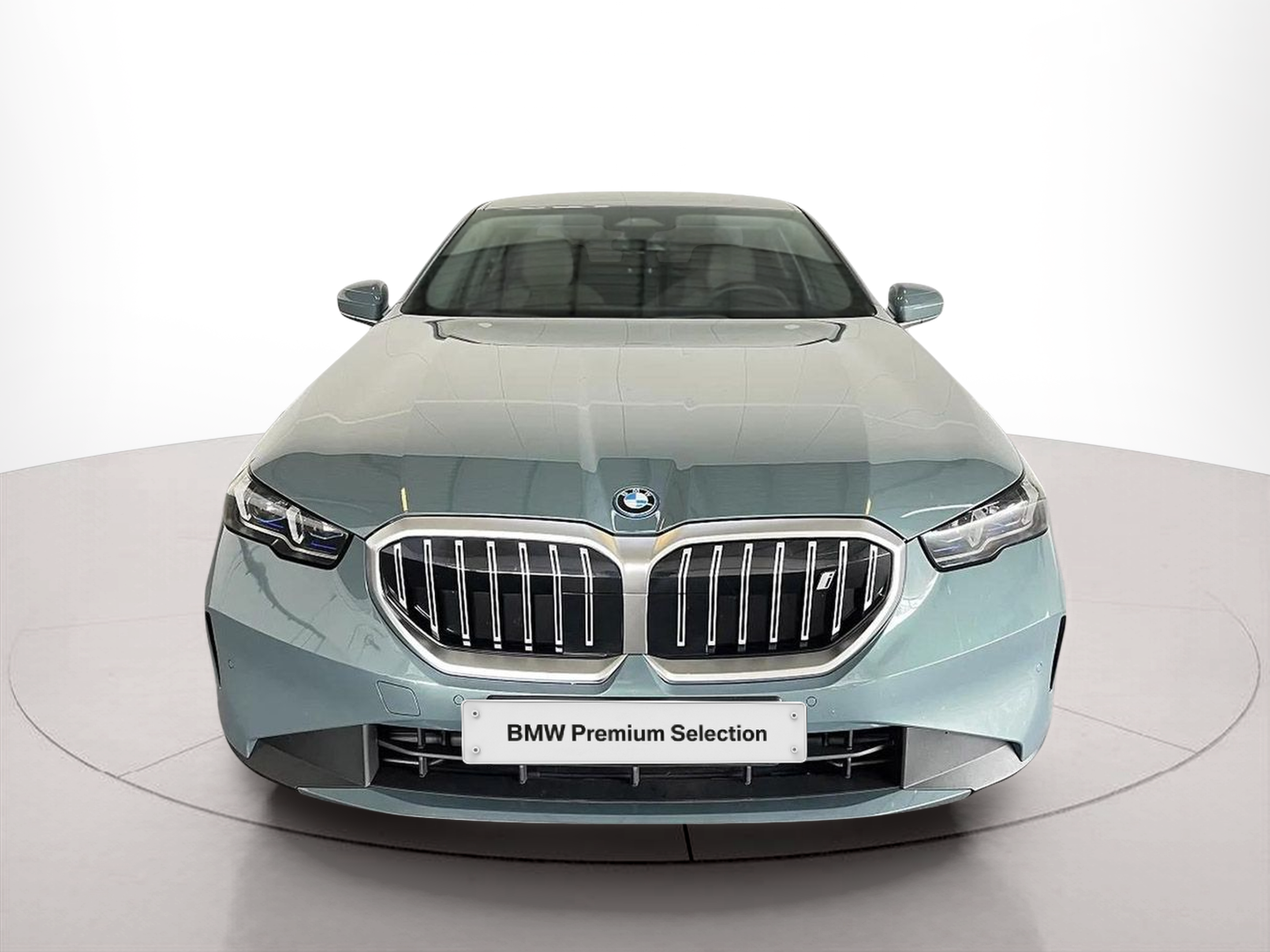 BMW i5 eDrive40 color Verde. Año 2025. 250KW(340CV). Elétrico. En concesionario A MatosCar Évora - Comércio Automóvel, S.A. de Évora